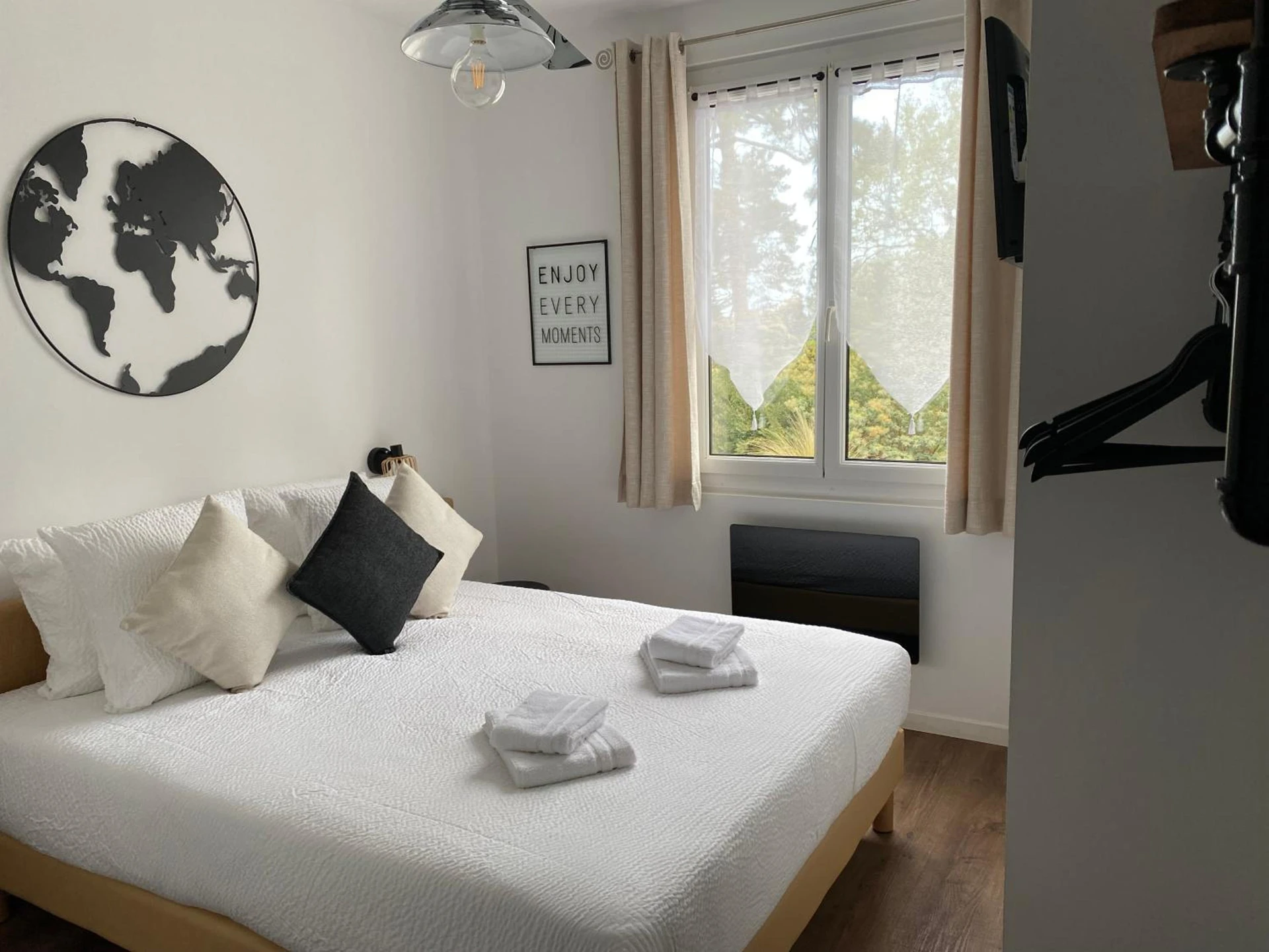 Chambre disponible pour un séminaire d'entreprise à Logis Hôtel Emeraude des Bois - Mimizan-Plage
