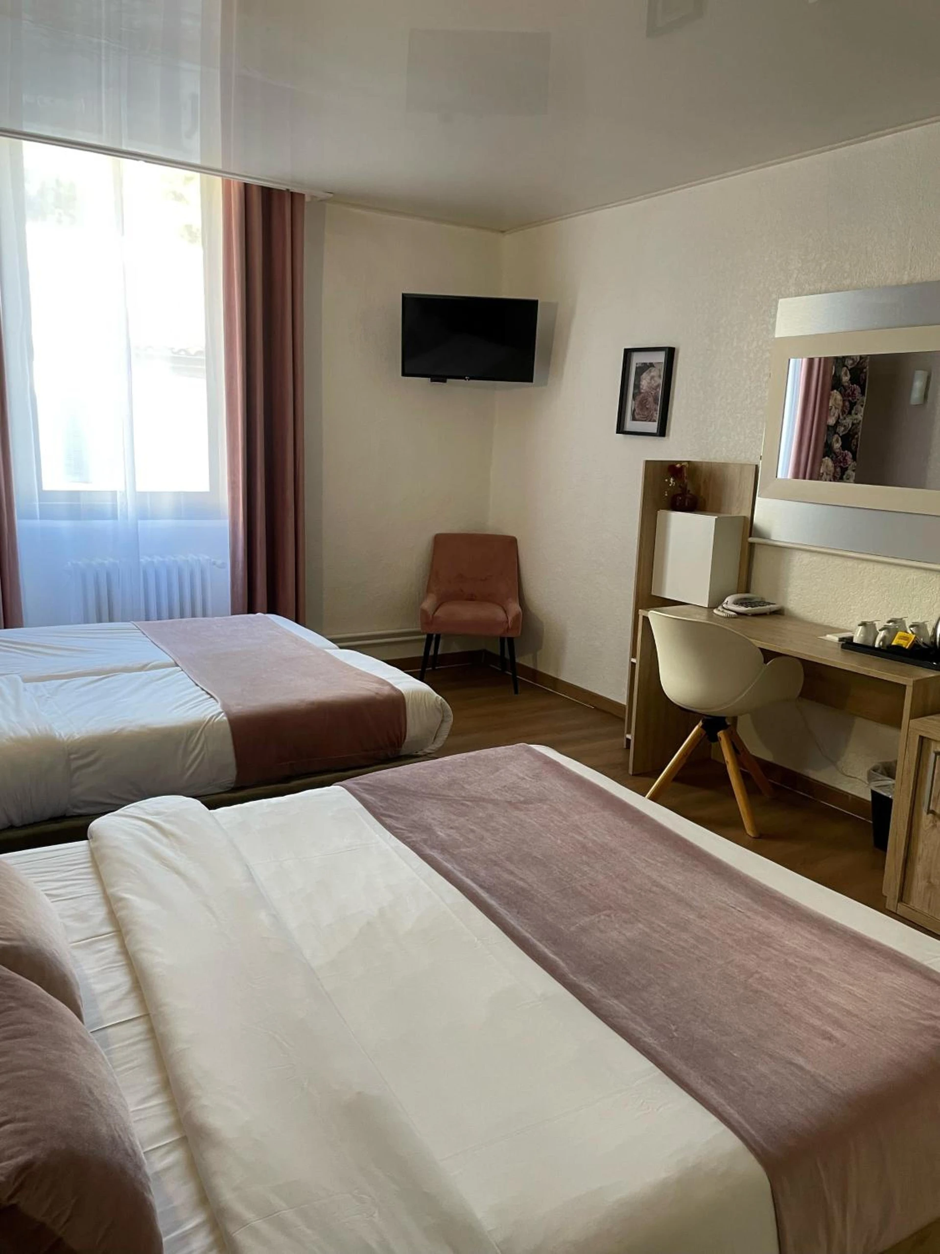 Chambre disponible pour un séminaire d'entreprise à Empire Hôtel - Nîmes