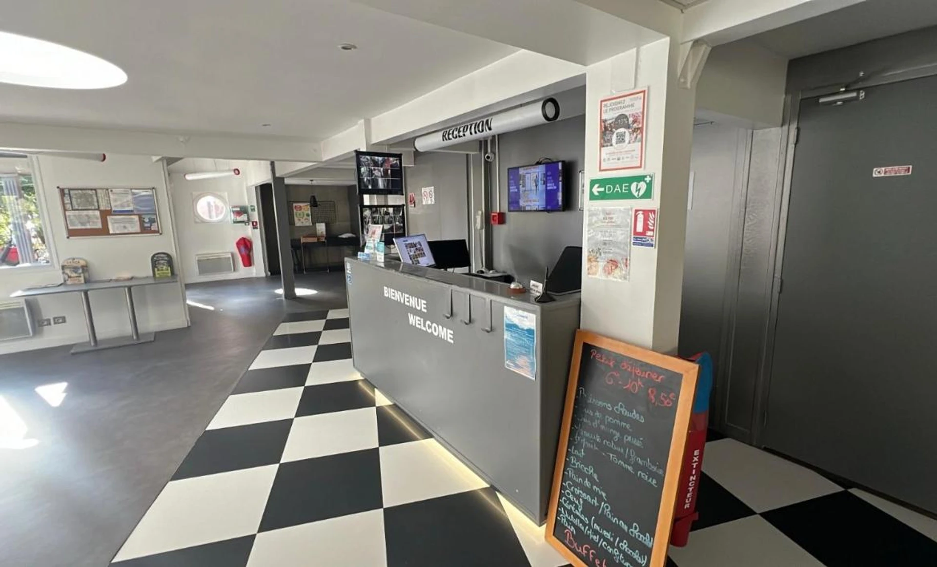 Ambiance de travail pour séminaire d'entreprise à Enzo Hotels Trappes by Kyriad Direct - Trappes