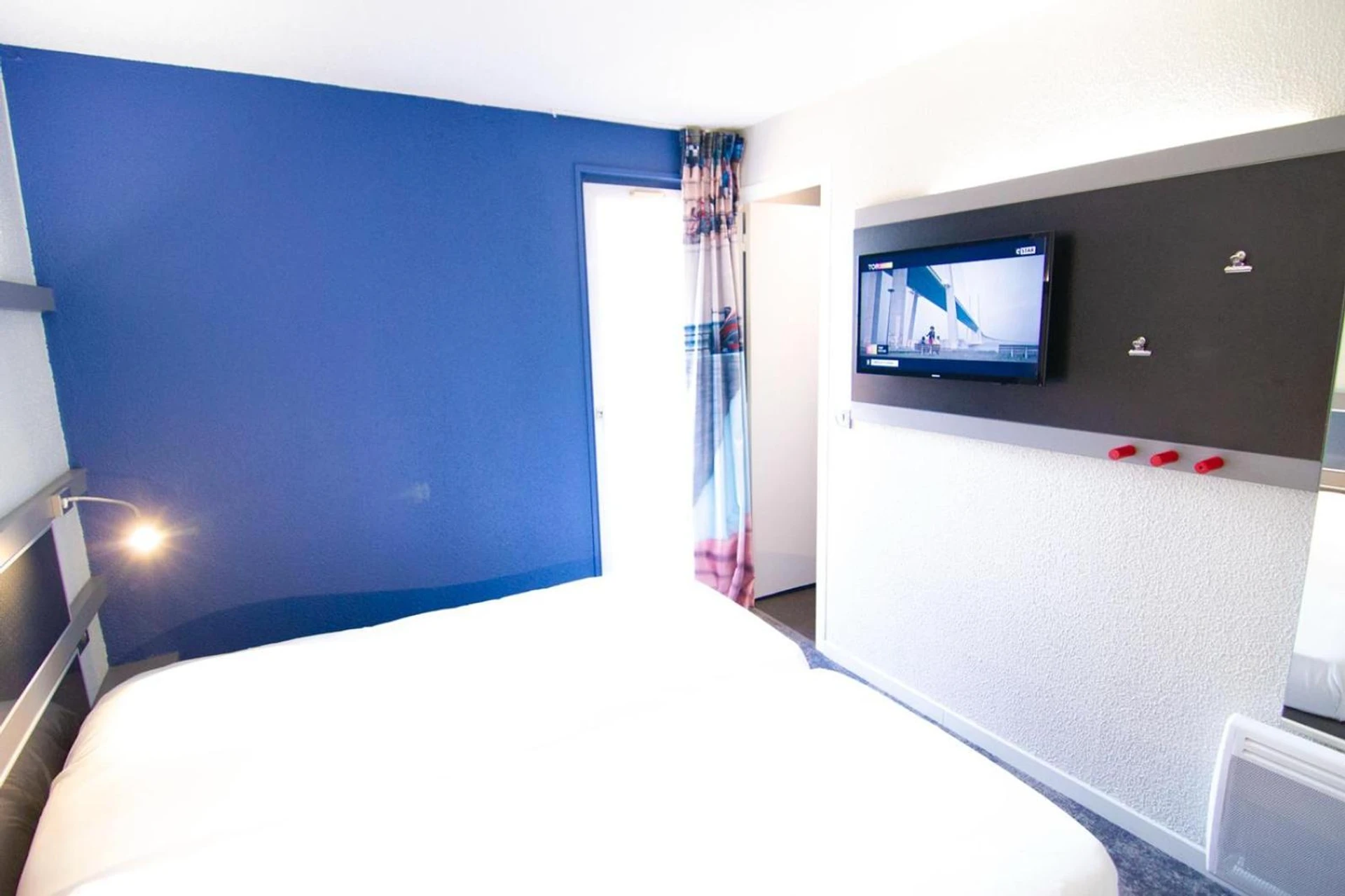 Magnifique chambre pour un séminaire d'entreprise à Enzo Hotels Trappes by Kyriad Direct - Trappes