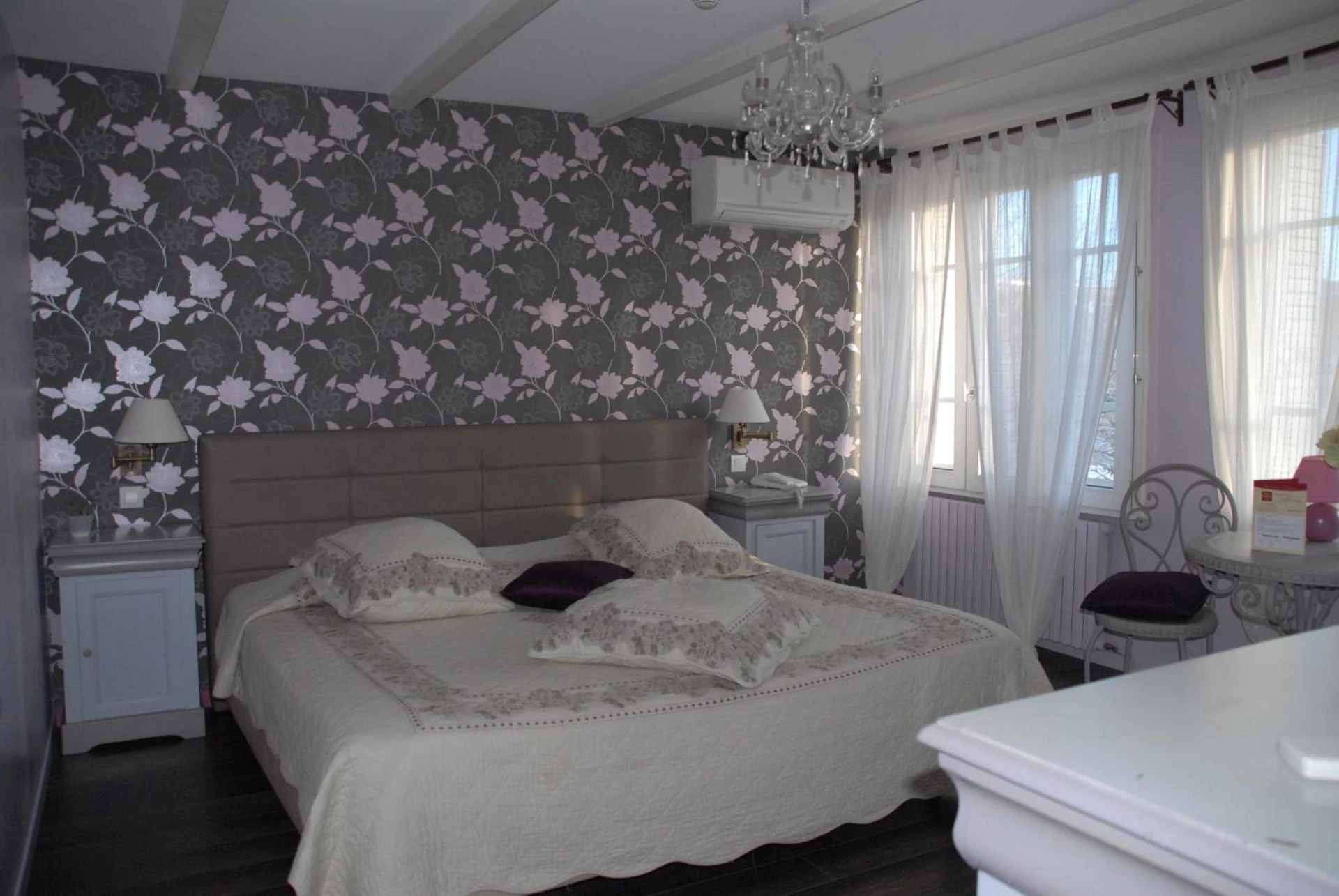 Magnifique chambre pour un séminaire d'entreprise à HOTEL ERMITAGE - Les Angles (Gard)