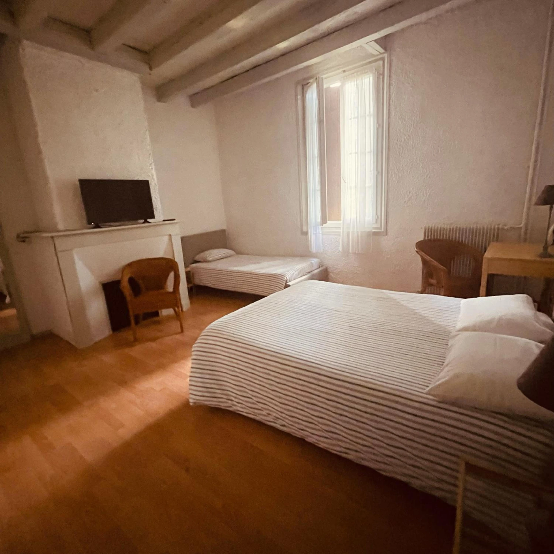Magnifique chambre pour un séminaire d'entreprise à Hôtel et RESTAURANT traditionnel L' Escalandes - Lesperon