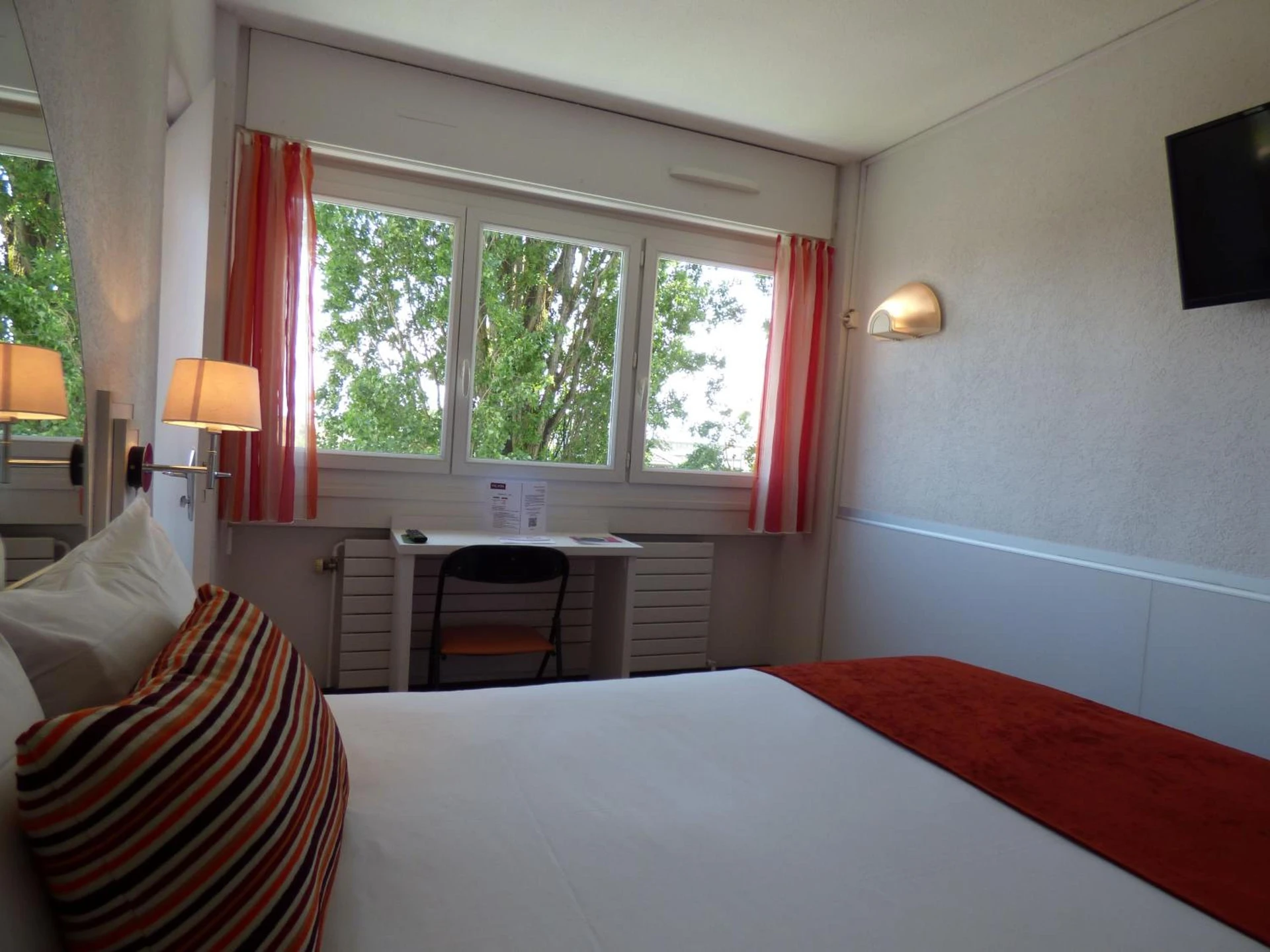 Magnifique chambre pour un séminaire d'entreprise à Cit'Hotel Escatel - Mâcon