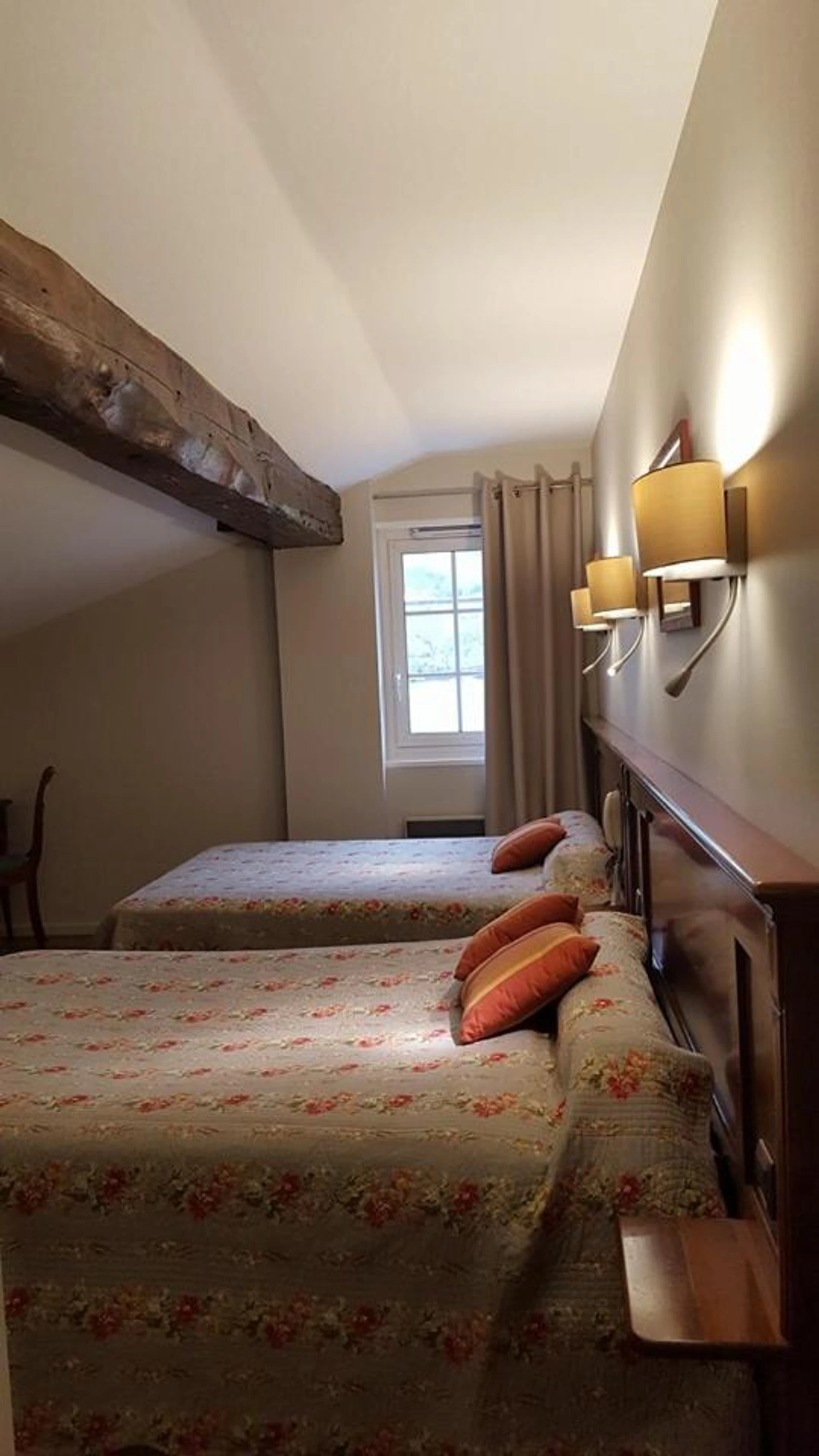 Chambre disponible pour un séminaire d'entreprise à Hotel Eskualduna Chez Katina - Saint-Martin-dʼArrossa