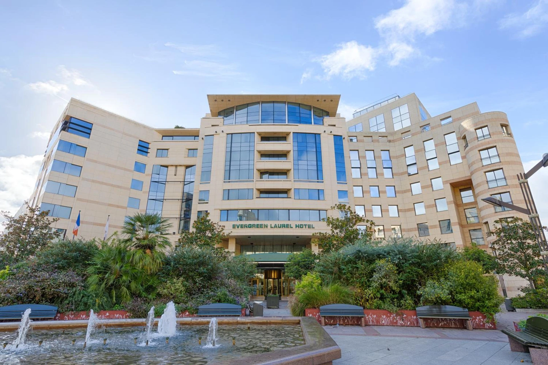 Organiser un séminaire d'entreprise : Evergreen Laurel Hotel à levallois-perret