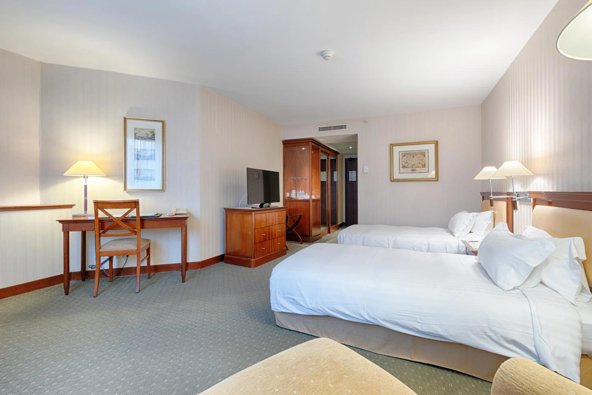 Organiser un séminaire d'entreprise : Evergreen Laurel Hotel à levallois-perret