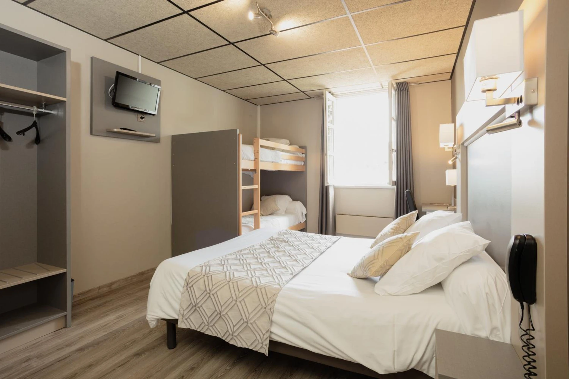 Chambre disponible pour un séminaire d'entreprise à Logis Hotel Restaurant Family & Spa - Meyrueis