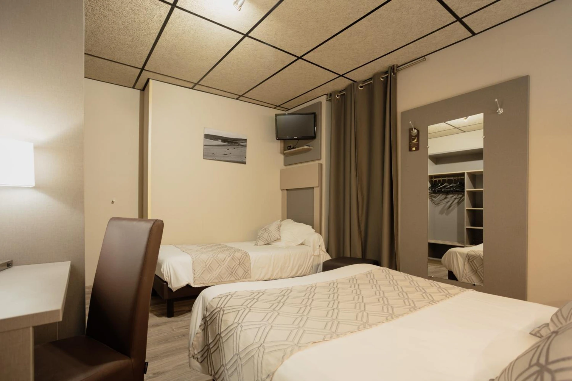 Chambre disponible pour un séminaire d'entreprise à Logis Hotel Restaurant Family & Spa - Meyrueis