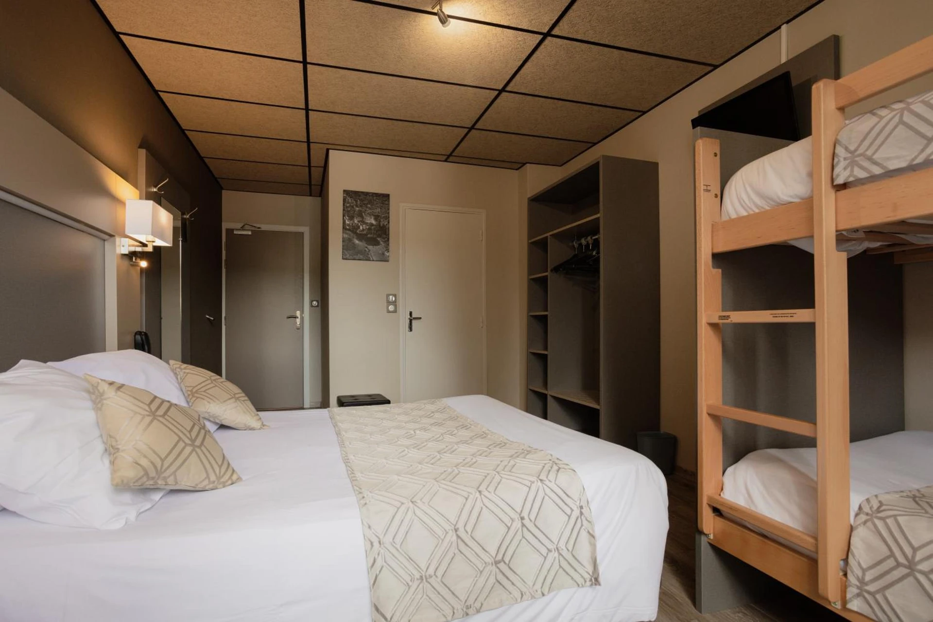 Magnifique chambre pour un séminaire d'entreprise à Logis Hotel Restaurant Family & Spa - Meyrueis