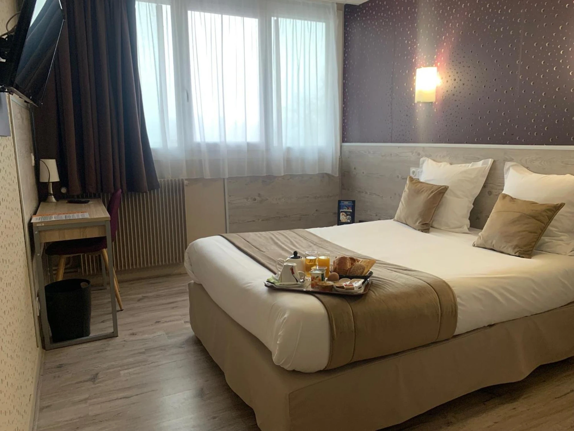 Chambre disponible pour un séminaire d'entreprise à Contact Hôtel Foch - Besançon