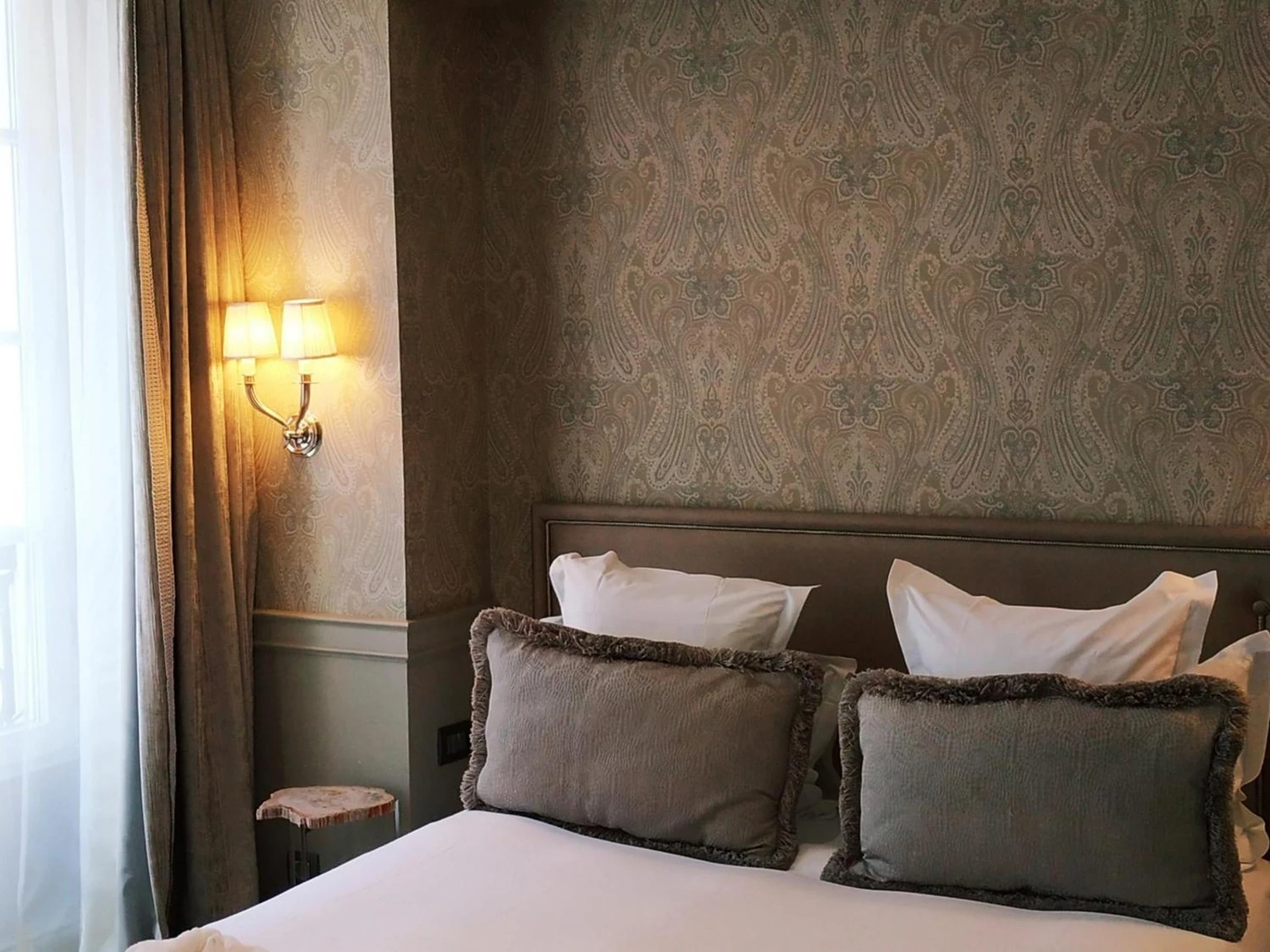 Chambre disponible pour un séminaire d'entreprise à Hôtel George Washington - Paris