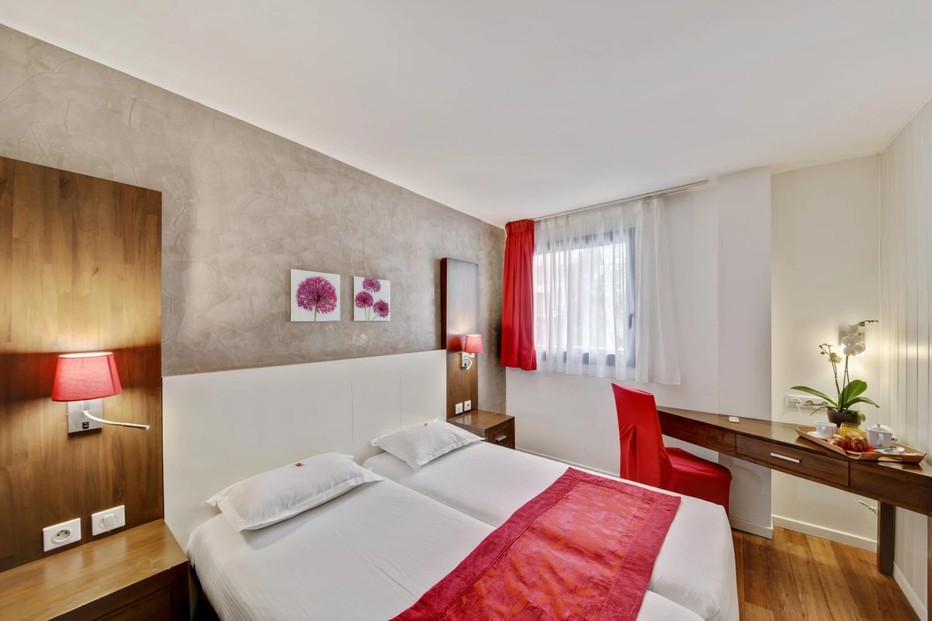 Magnifique chambre pour un séminaire d'entreprise à HOTEL PARIS PACIFIC PARIS-VILLEJUIF- PRES DU METRO L'HAY LES ROSES LIGNE 14 - Direct PARIS-AEROPORT ORLY ET INSTITUT GUSTAVE ROUSSI - Villejuif