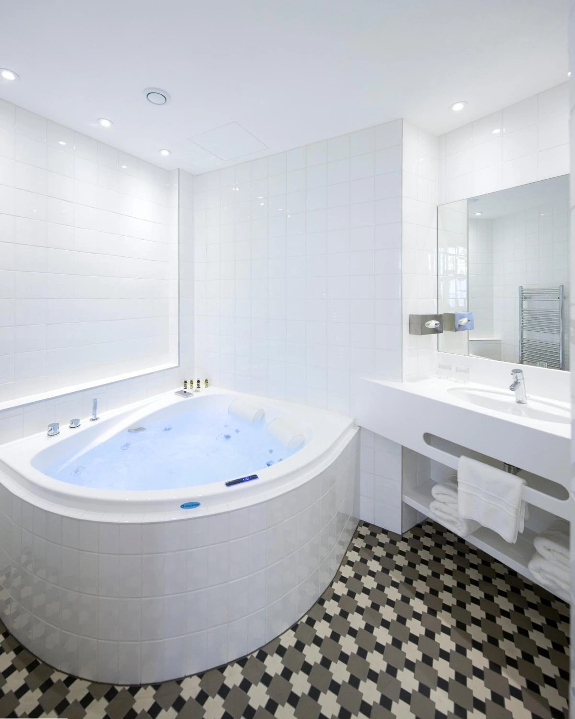 Chambre disponible pour un séminaire d'entreprise à HANNONG Hotel & Wine Bar - Strasbourg