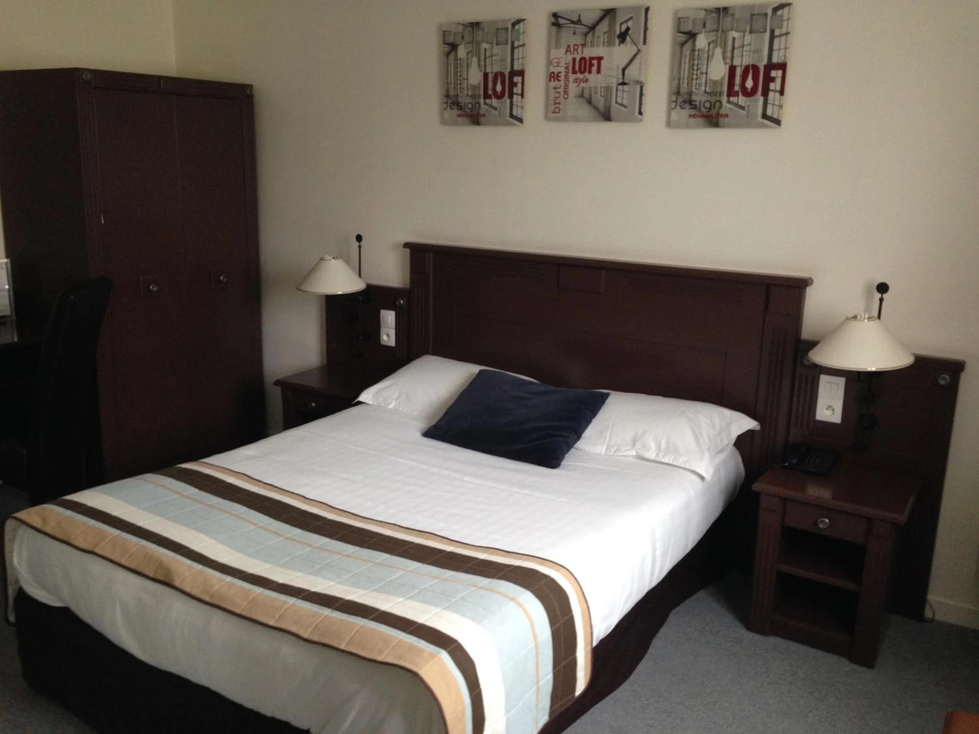 Chambre disponible pour un séminaire d'entreprise à Hôtel HAPY - Houdan