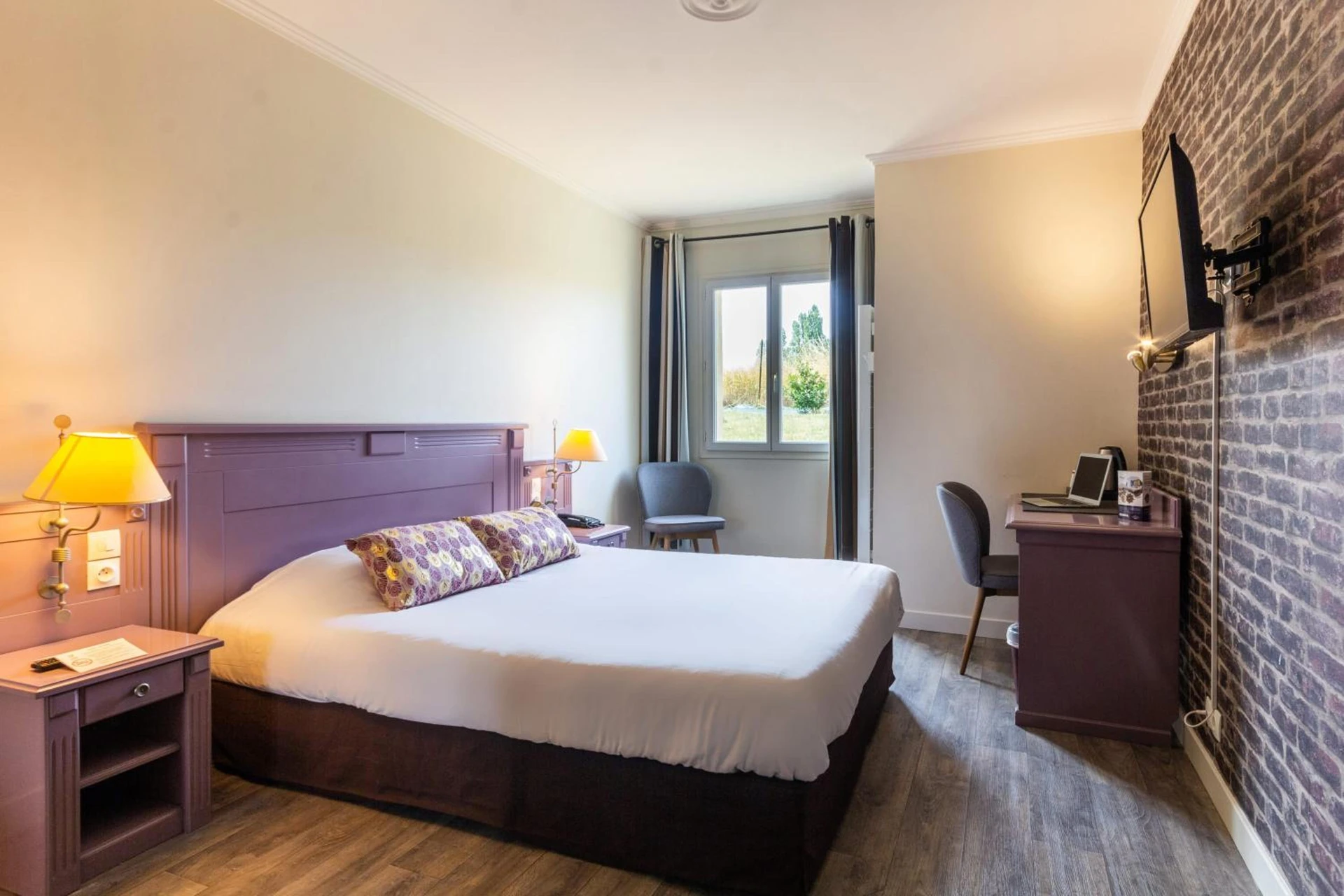 Magnifique chambre pour un séminaire d'entreprise à Hôtel HAPY - Houdan