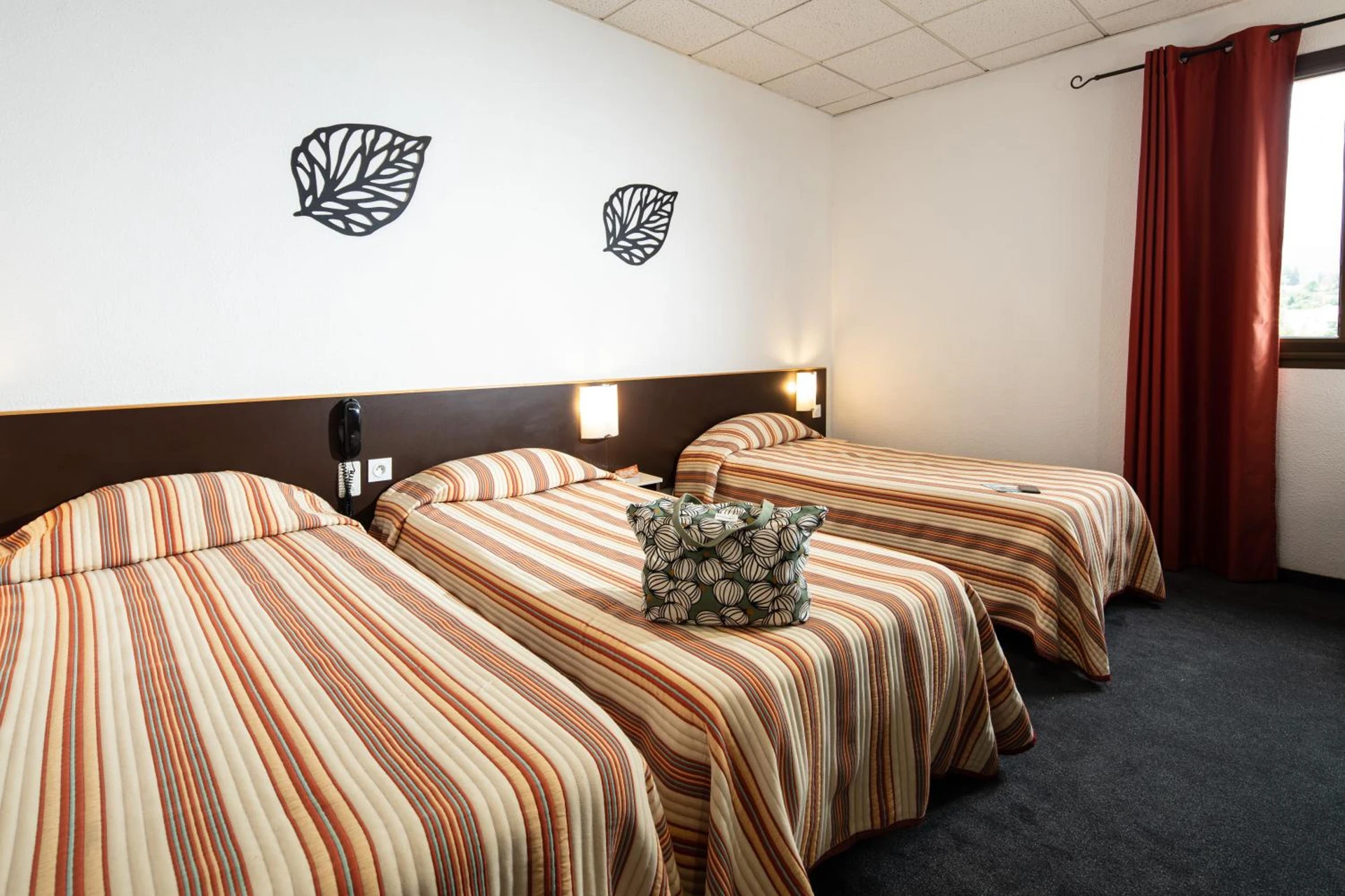 Chambre disponible pour un séminaire d'entreprise à Hôtel Hélianthe - Lourdes