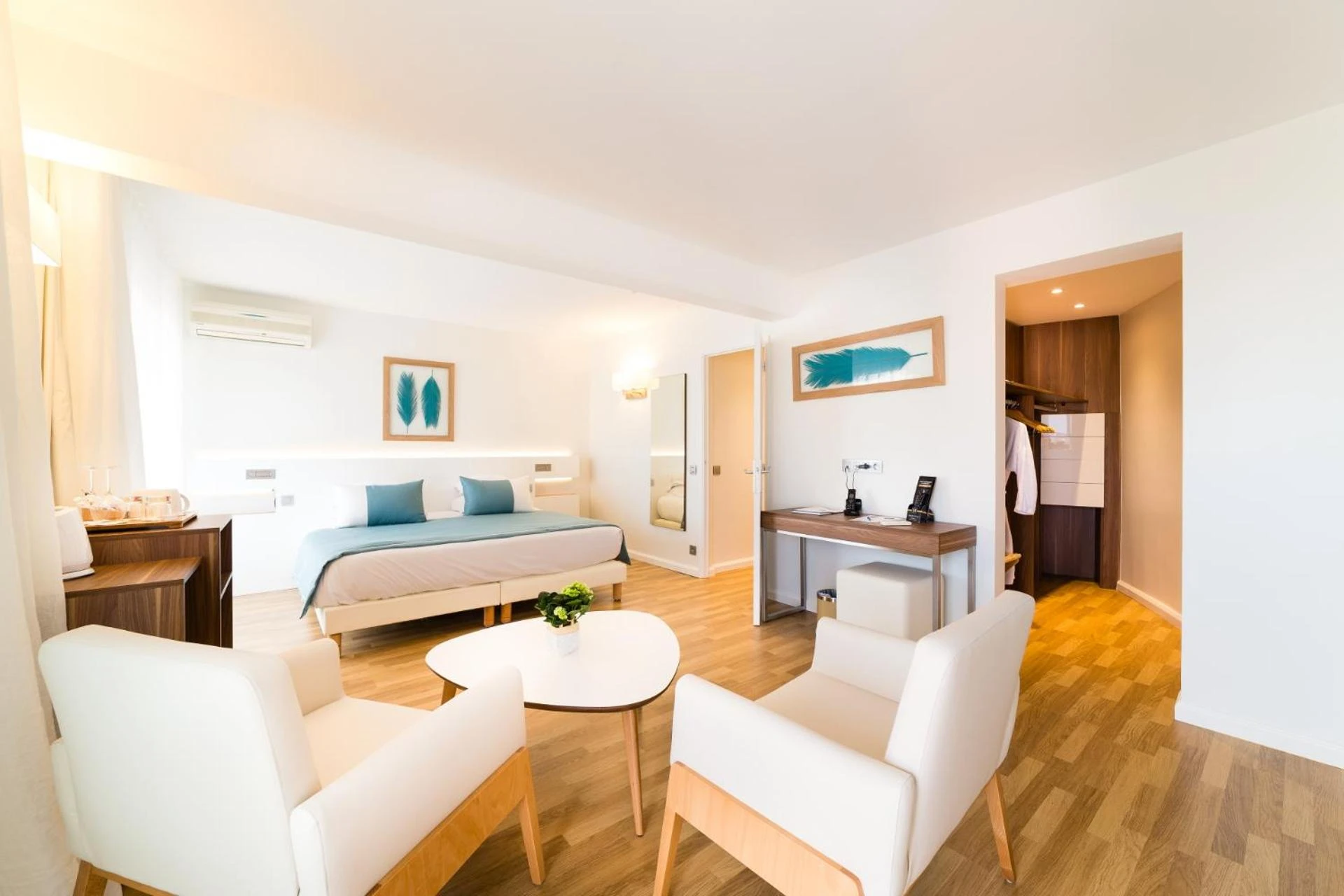 Magnifique chambre pour un séminaire d'entreprise à Hôtel Hélios - Juan-les-Pins