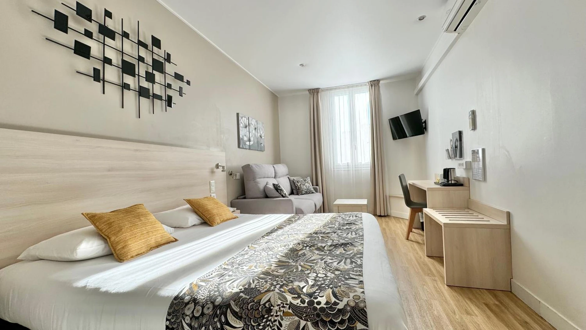 Chambre disponible pour un séminaire d'entreprise à Hôtel Helvétique - Nice