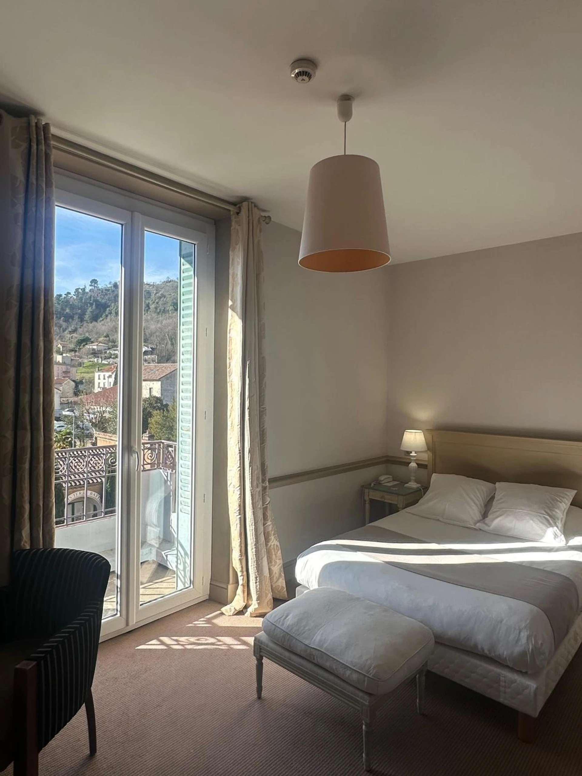 Chambre disponible pour un séminaire d'entreprise à Hôtel Helvie - Teritoria - Vals-les-Bains