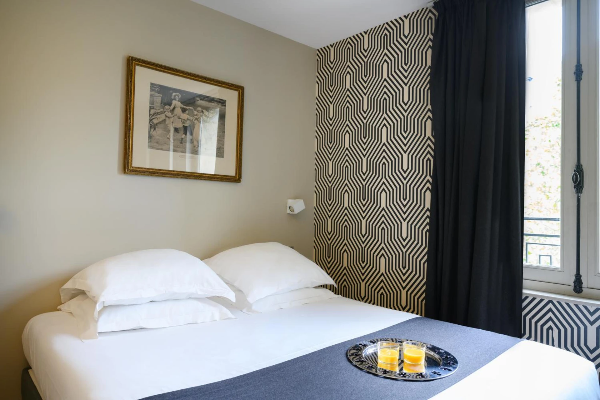Magnifique chambre pour un séminaire d'entreprise à Hôtel Helzear Champs-Elysées - Paris