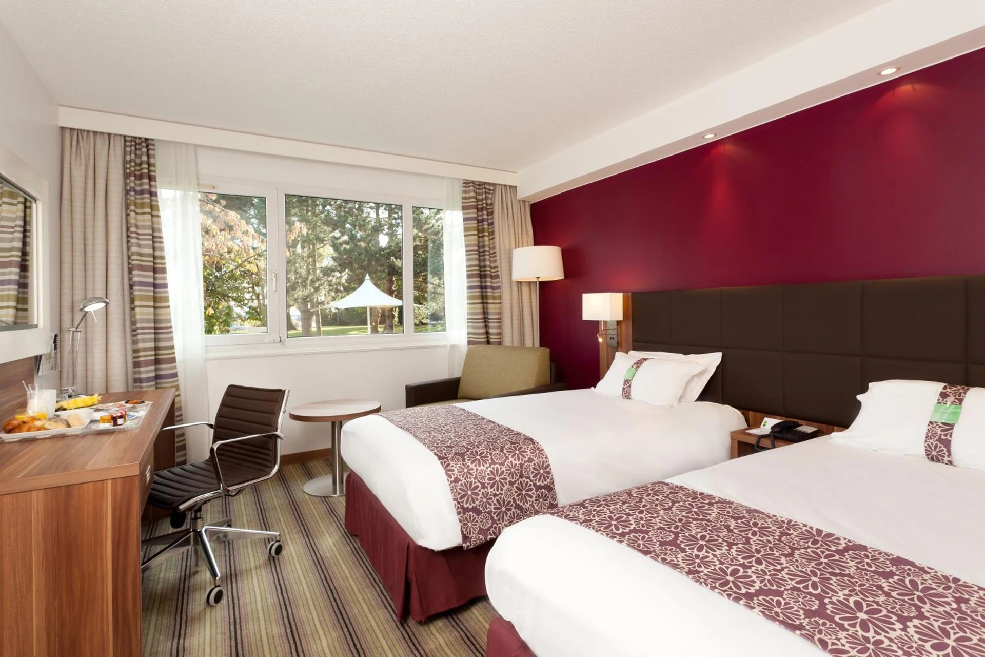 Magnifique chambre pour un séminaire d'entreprise à Holiday Inn Lille Ouest Englos by IHG - Englos