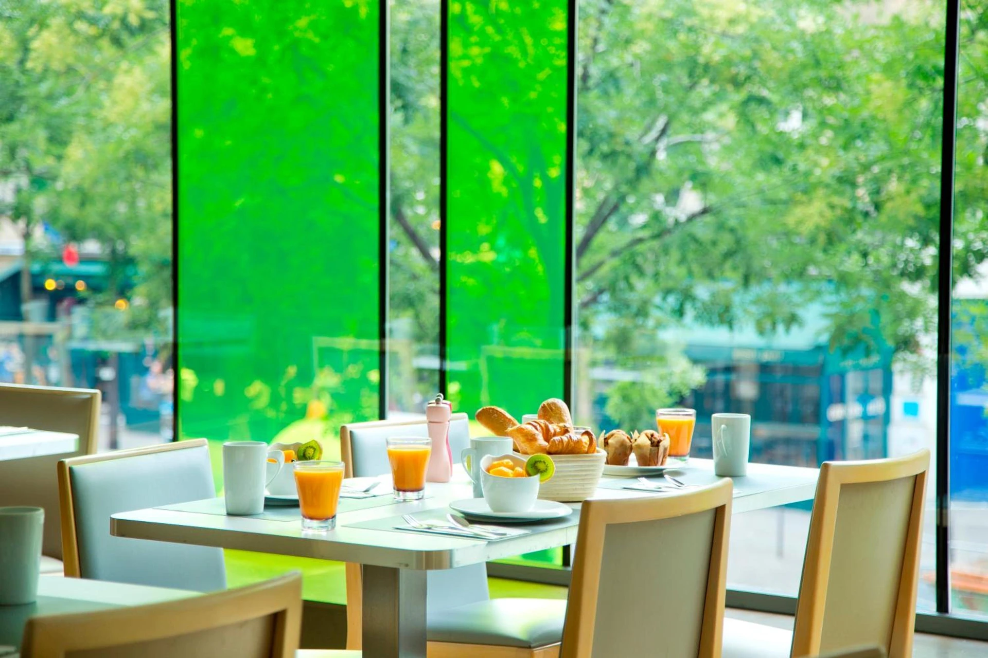 Ambiance de travail pour séminaire d'entreprise à Holiday Inn Paris Opéra - Grands Boulevards by IHG - Paris