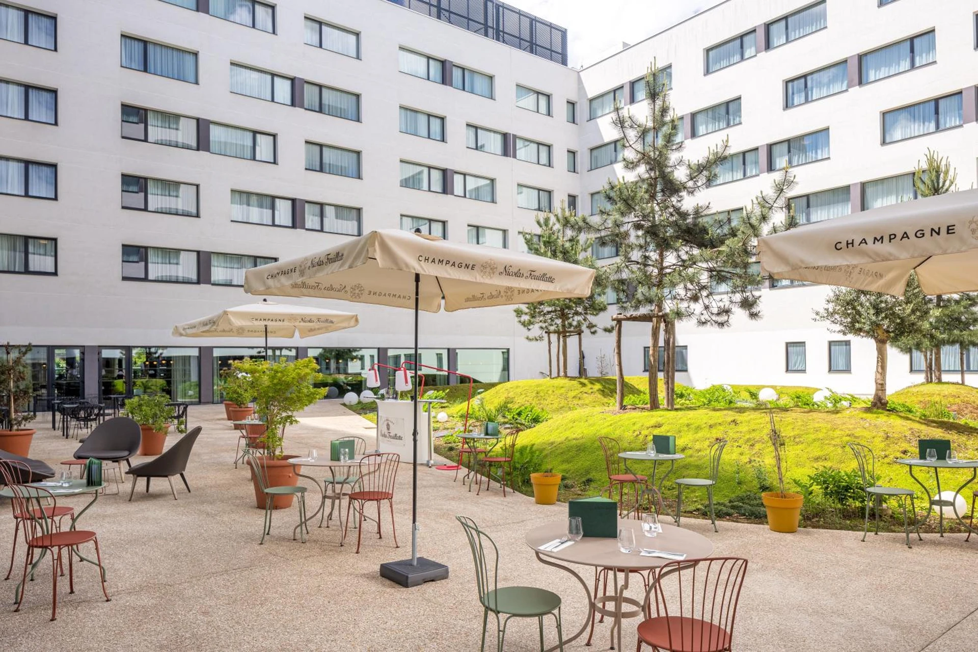 Ambiance de travail pour séminaire d'entreprise à Hyatt House Paris Charles de Gaulle Airport - Roissy-en-France