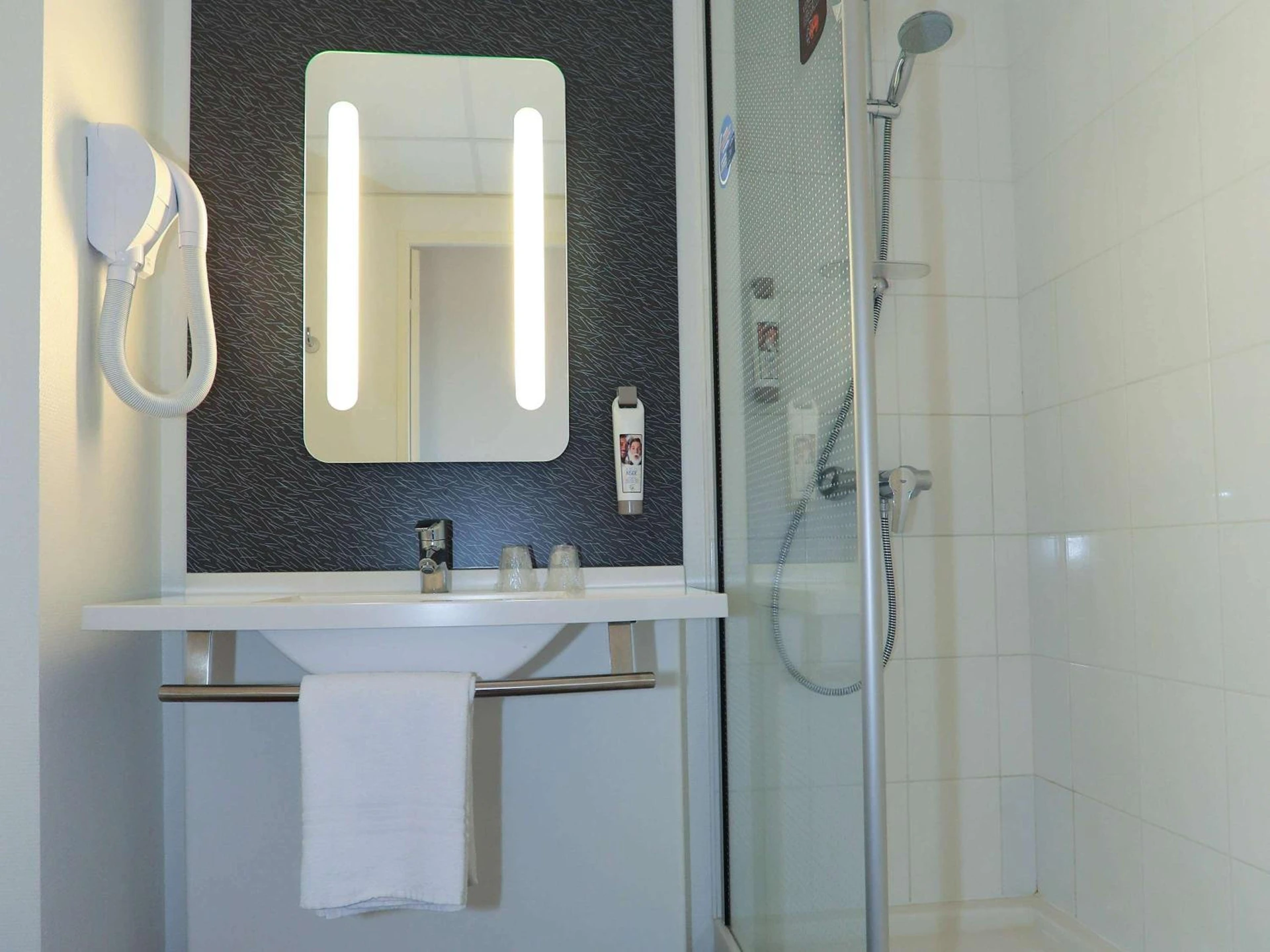 Chambre disponible pour un séminaire d'entreprise à ibis Aurillac - Aurillac
