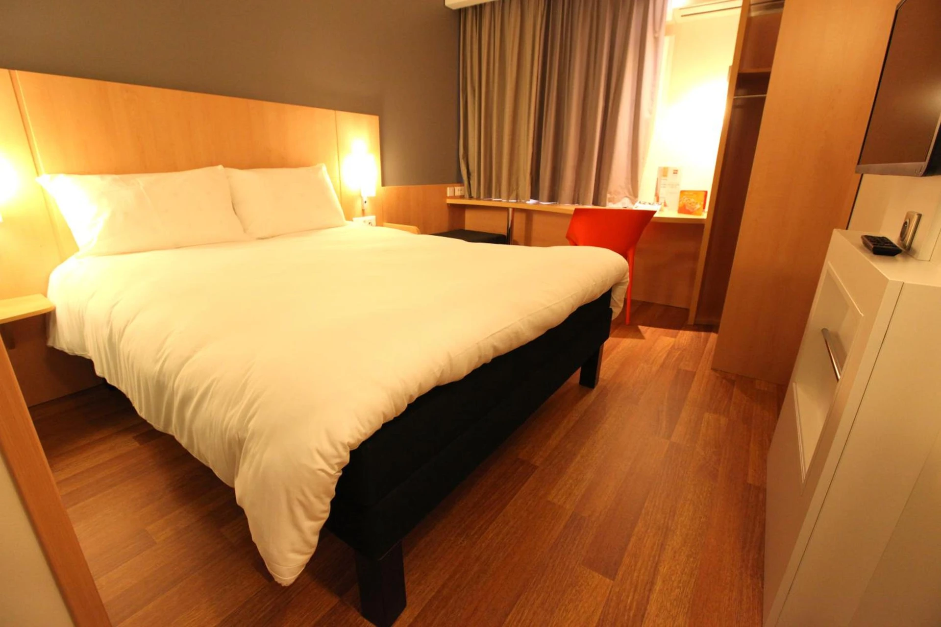 Magnifique chambre pour un séminaire d'entreprise à ibis Aurillac - Aurillac