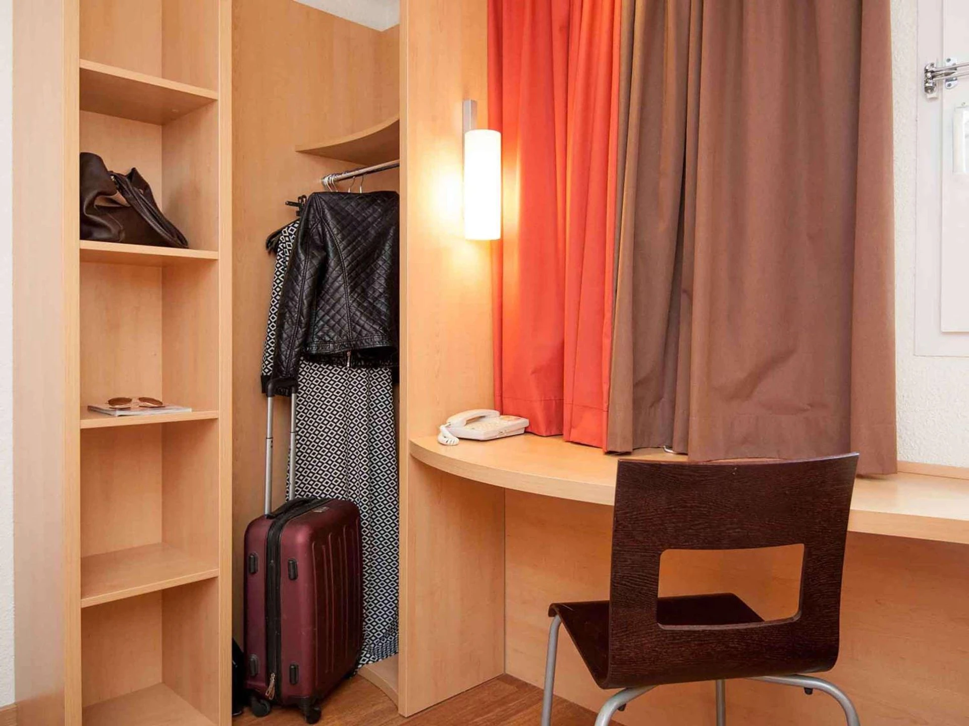Chambre disponible pour un séminaire d'entreprise à ibis Avallon - Magny