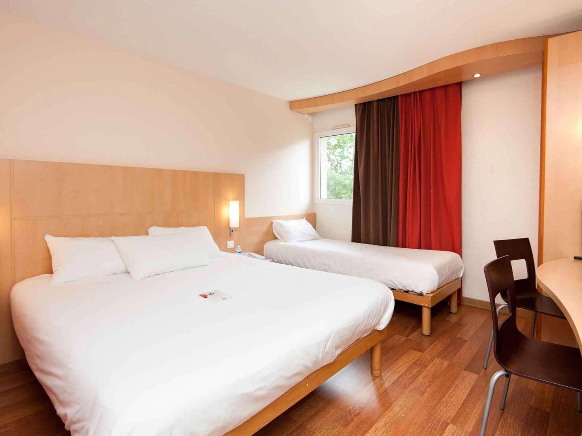 Chambre disponible pour un séminaire d'entreprise à ibis Avallon - Magny