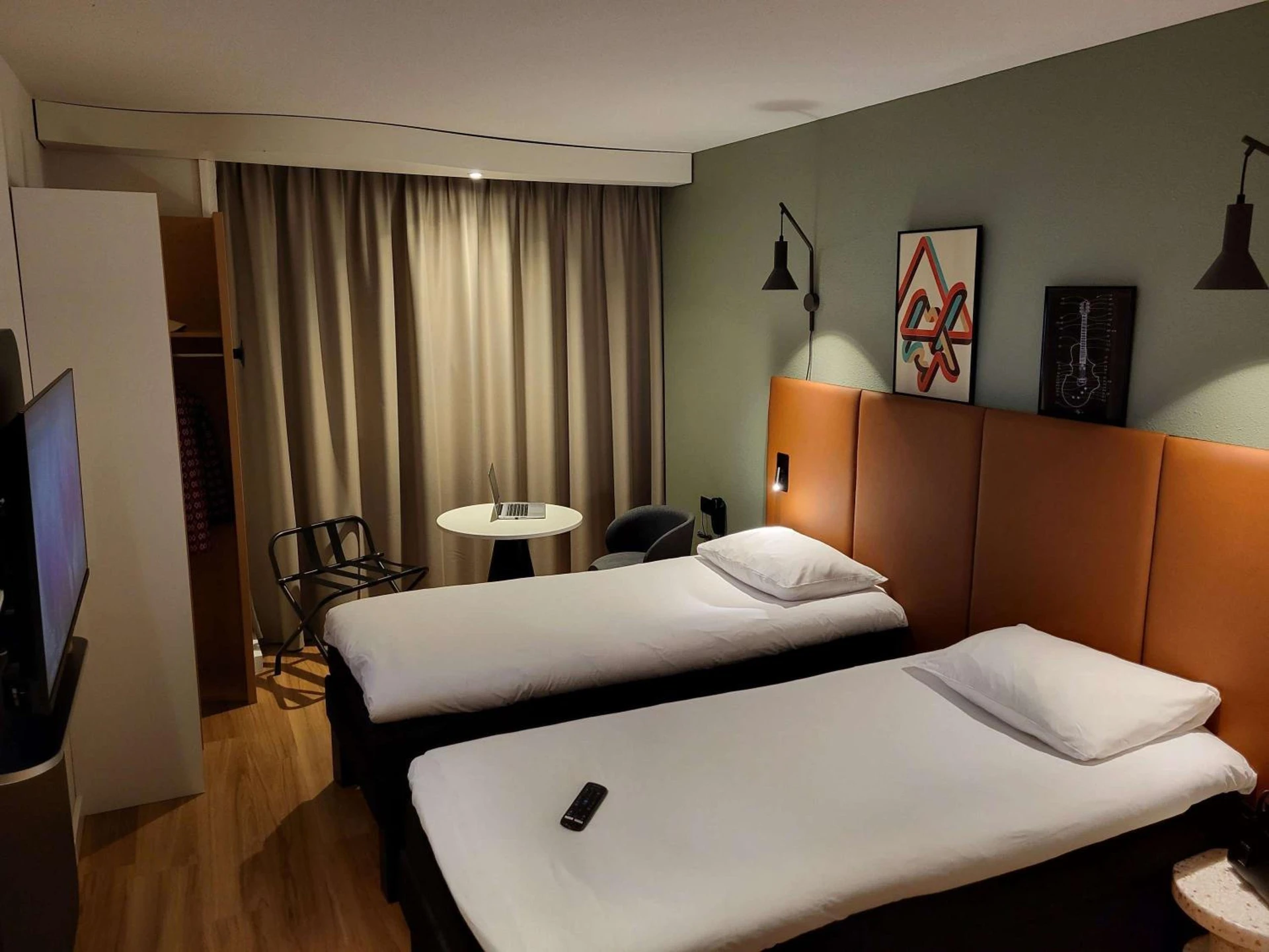 Chambre disponible pour un séminaire d'entreprise à ibis Bayeux Port En Bessin - Port-en-Bessin-Huppain