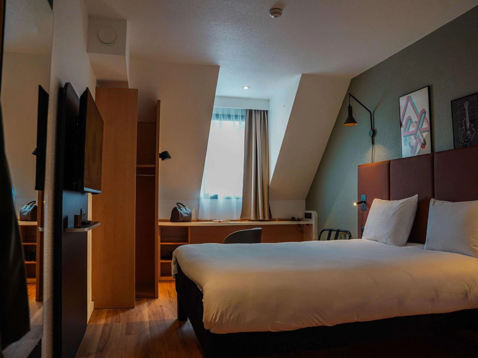 Chambre disponible pour un séminaire d'entreprise à ibis Bayeux Port En Bessin - Port-en-Bessin-Huppain