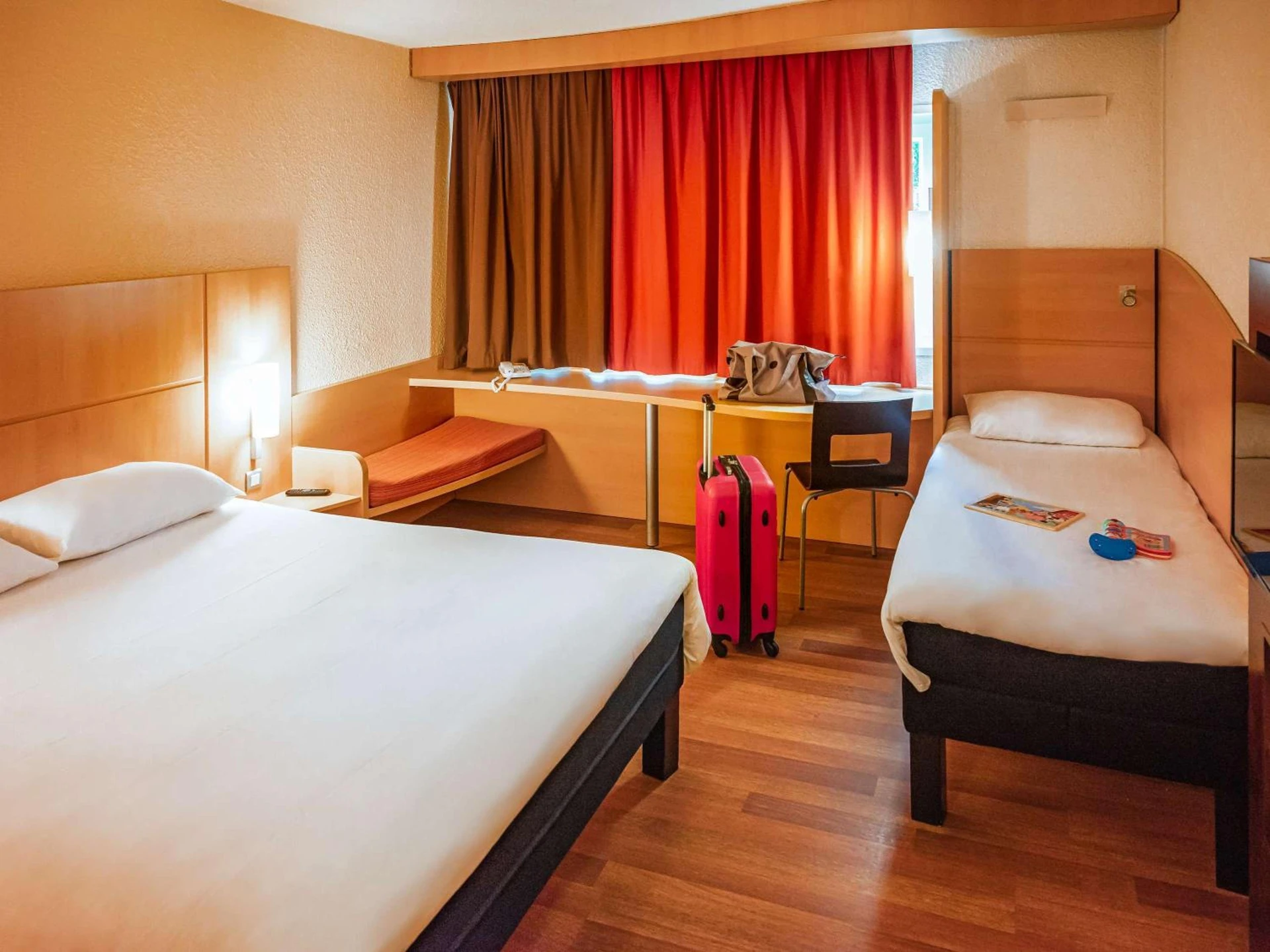 Magnifique chambre pour un séminaire d'entreprise à ibis Belfort Danjoutin - Belfort