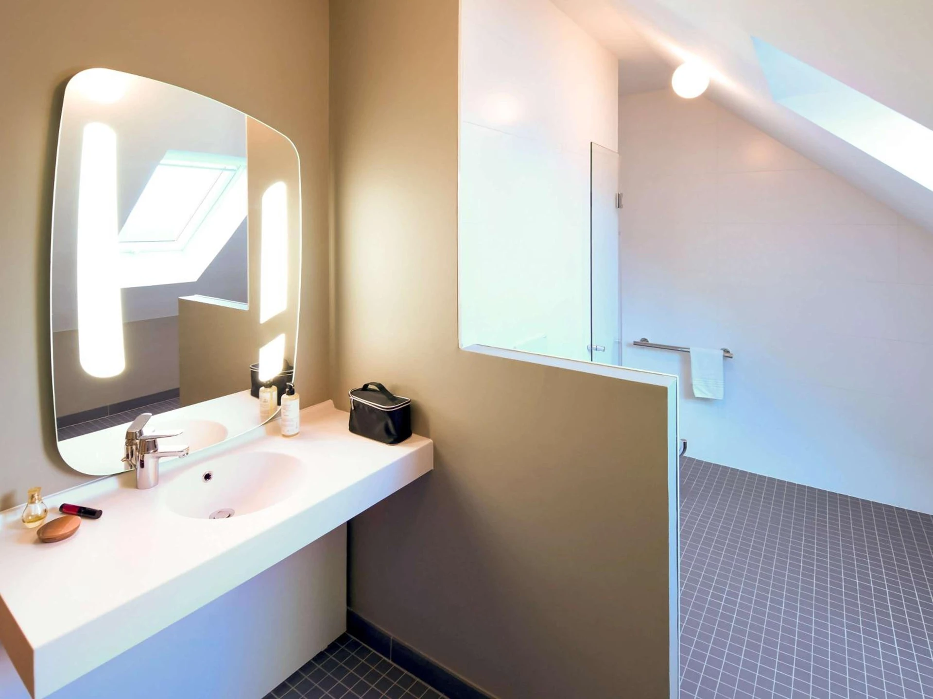 Chambre disponible pour un séminaire d'entreprise à ibis Brest Kergaradec - Brest