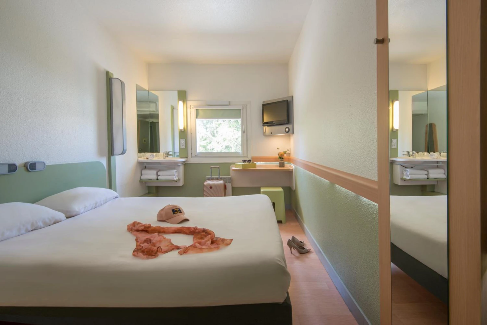 Magnifique chambre pour un séminaire d'entreprise à IBIS Budget Aix en Provence Est Le Canet - Meyreuil