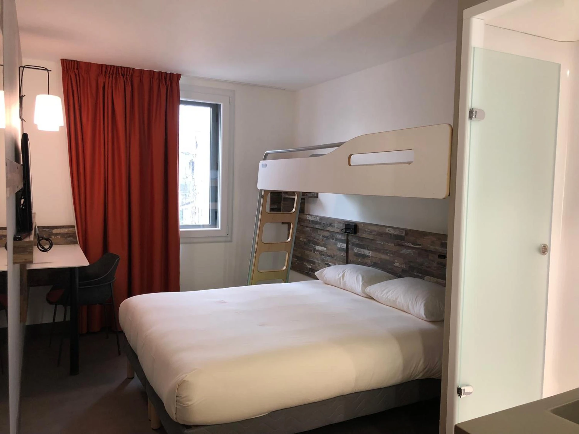 Chambre disponible pour un séminaire d'entreprise à Ibis Budget Annecy sud-Poisy - Poisy