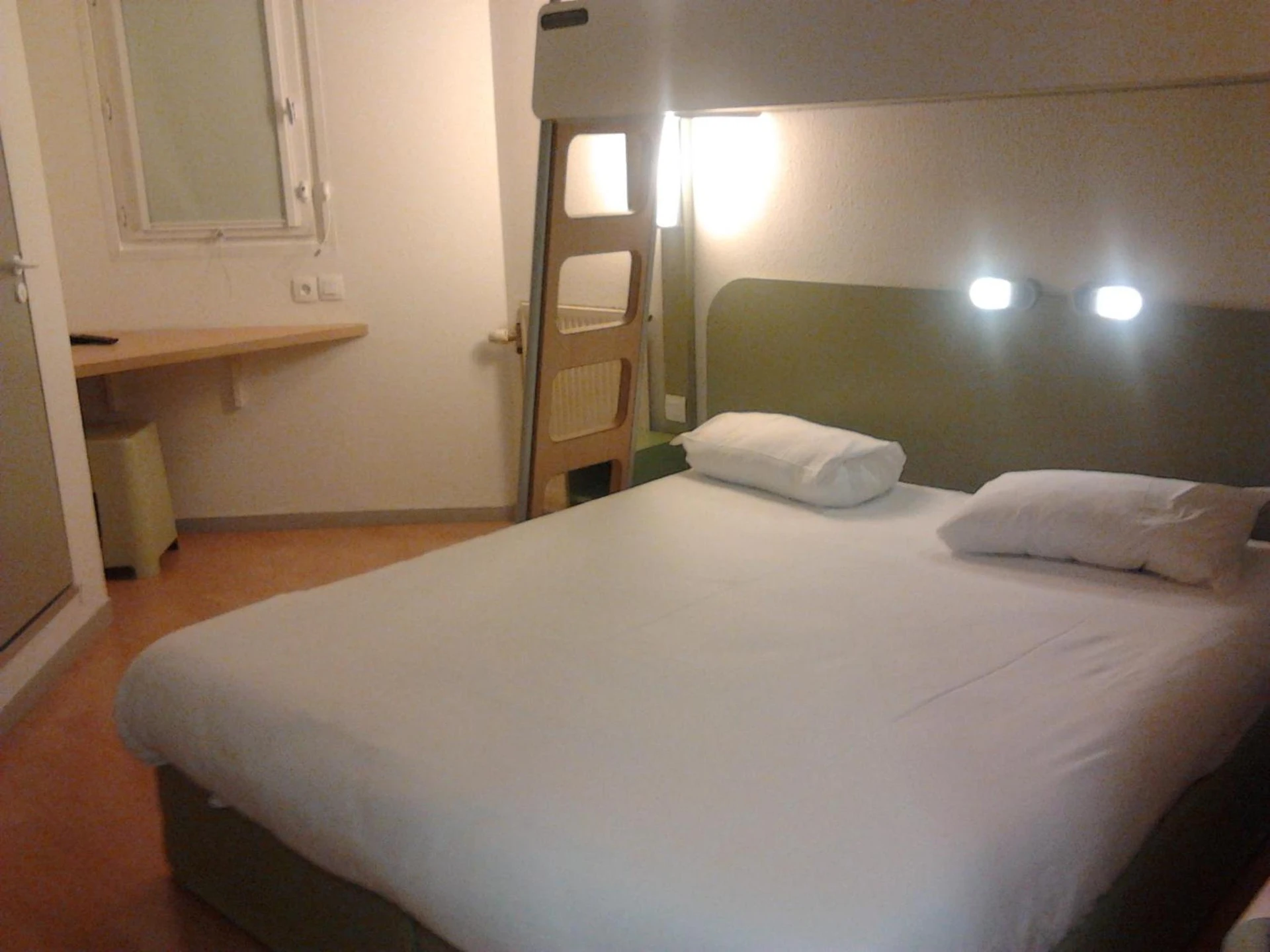 Magnifique chambre pour un séminaire d'entreprise à ibis budget Belfort Centre - Belfort