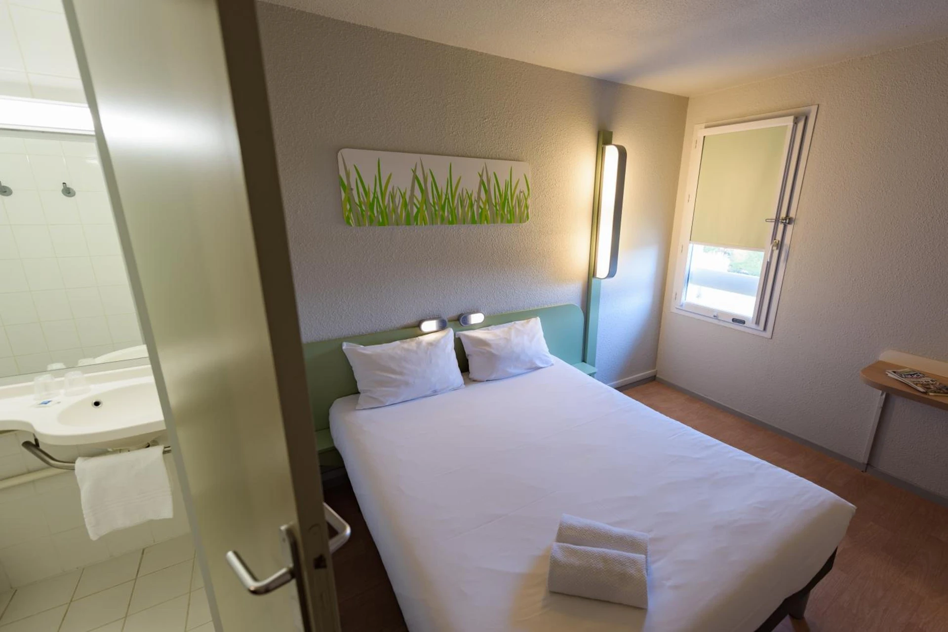 Magnifique chambre pour un séminaire d'entreprise à Ibis Budget Bollene - Bollène