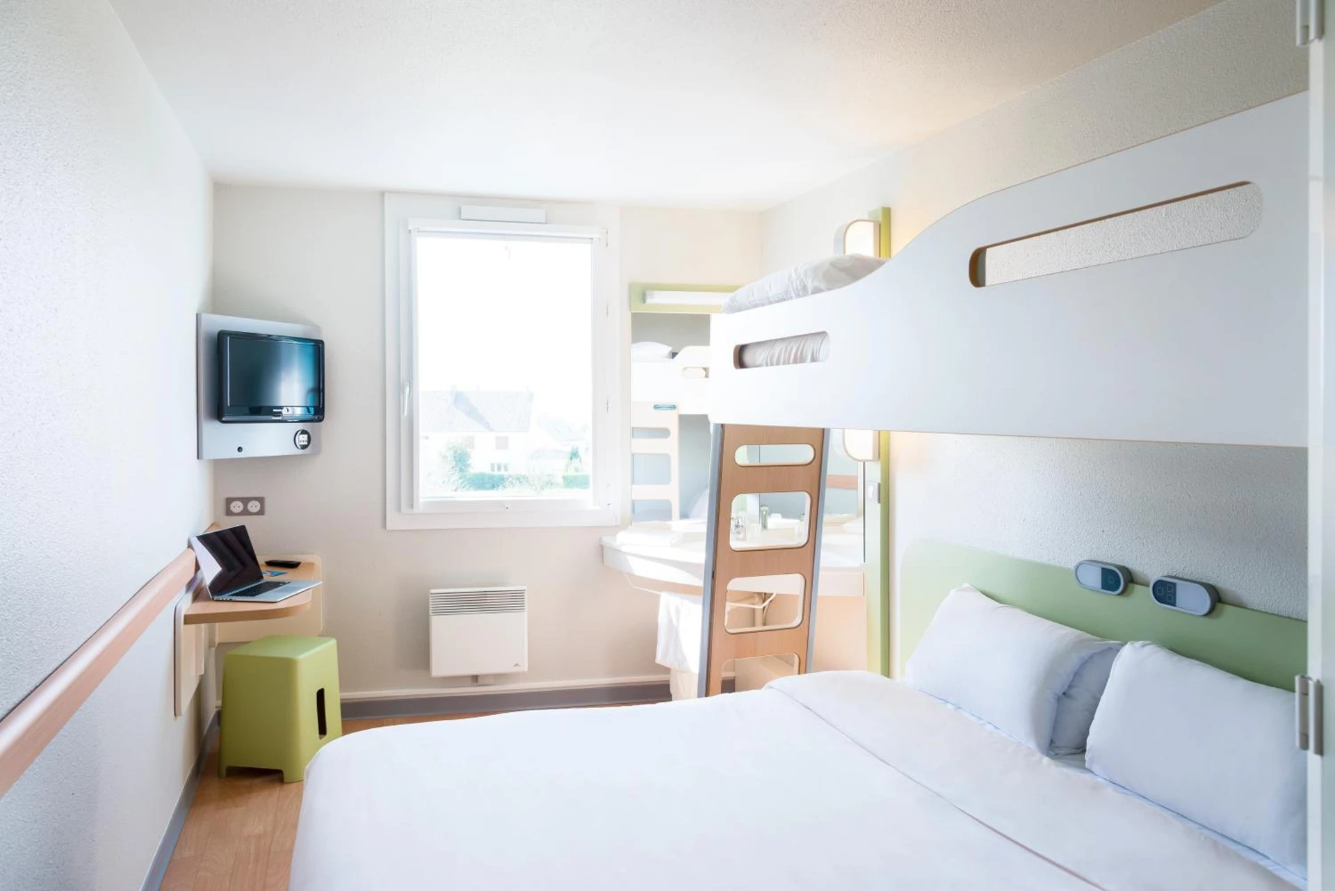 Chambre disponible pour un séminaire d'entreprise à Ibis Budget Clermont Ferrand - Le Brezet - Aeroport - Clermont-Ferrand