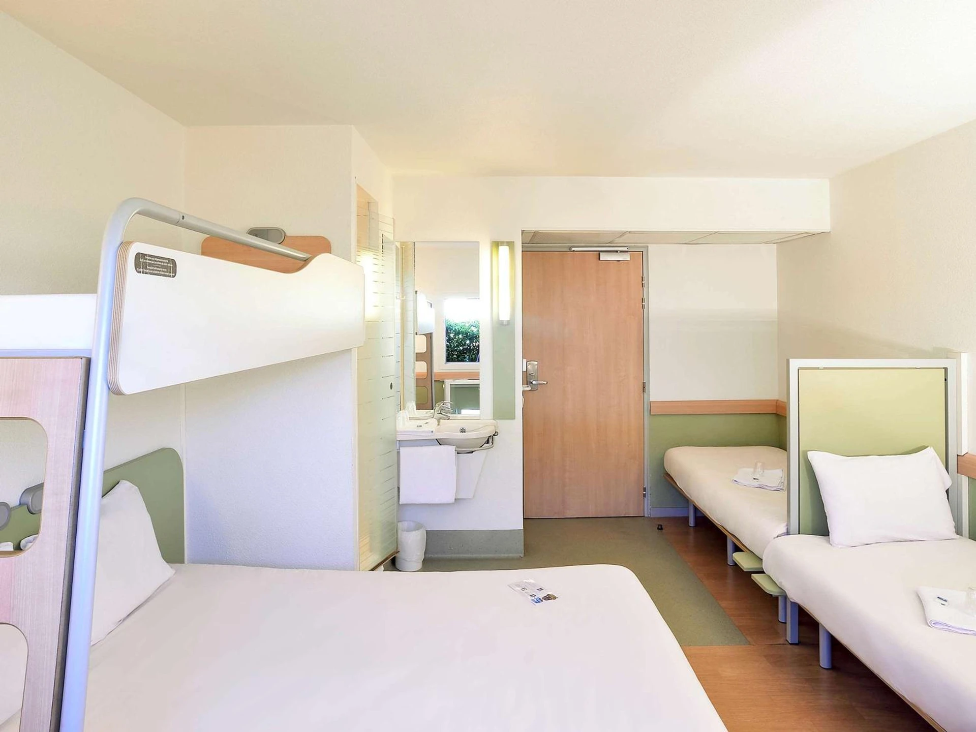 Chambre disponible pour un séminaire d'entreprise à ibis budget Issoire - Issoire