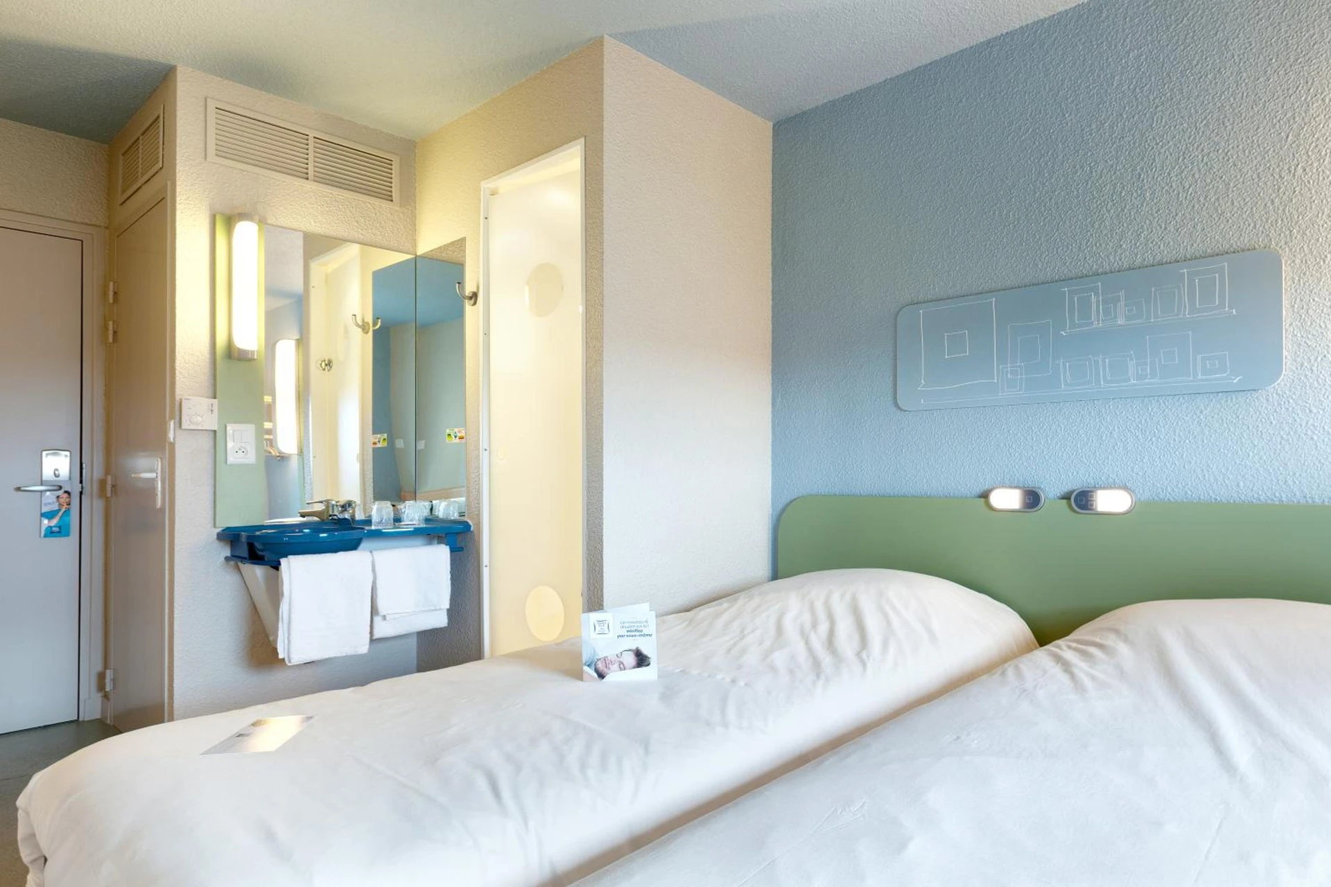 Chambre disponible pour un séminaire d'entreprise à ibis budget La Roche Sur Yon Vendespace - Mouilleron-le-Captif