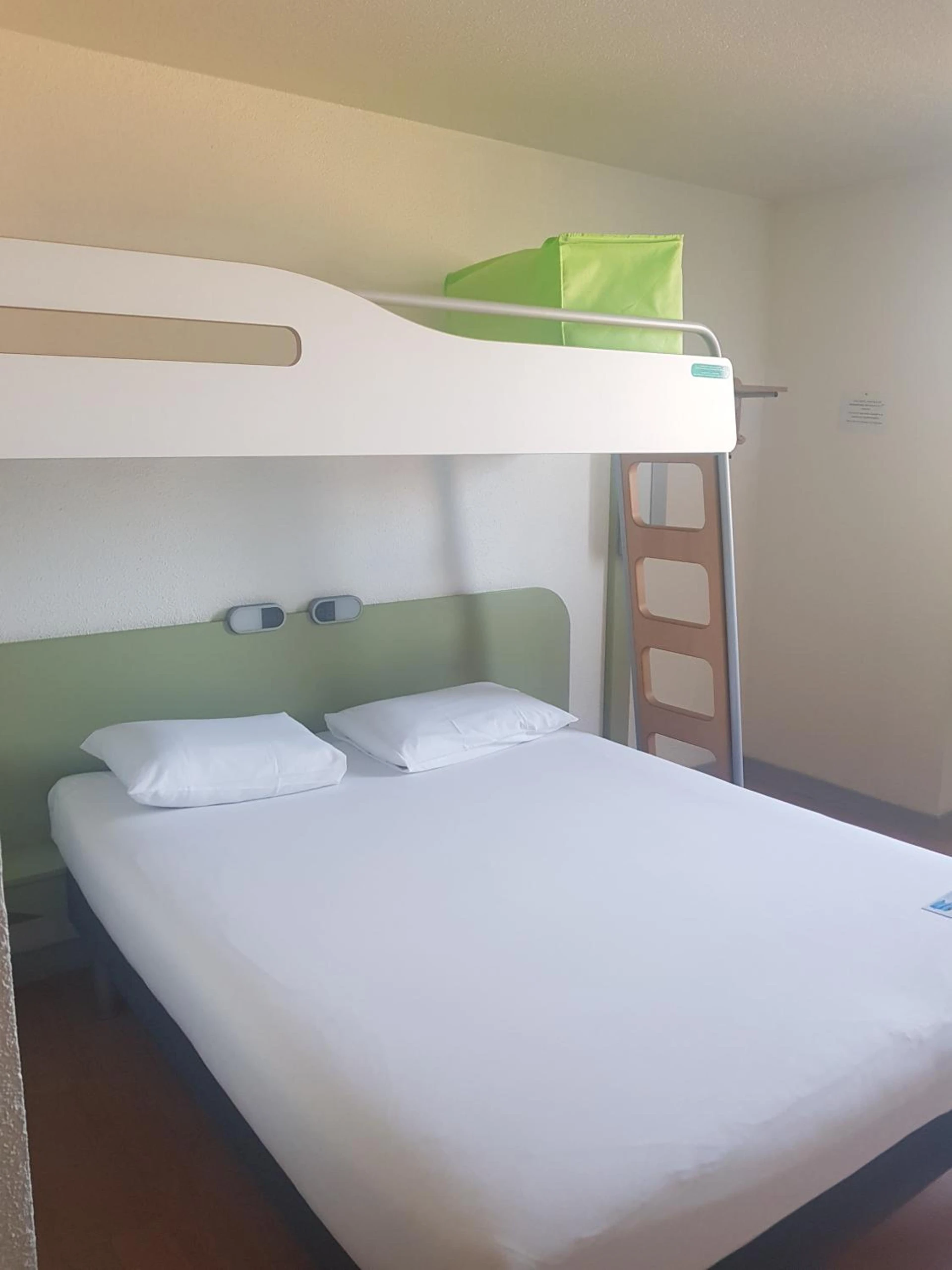 Chambre disponible pour un séminaire d'entreprise à ibis budget Lorient Hennebont - Hennebont