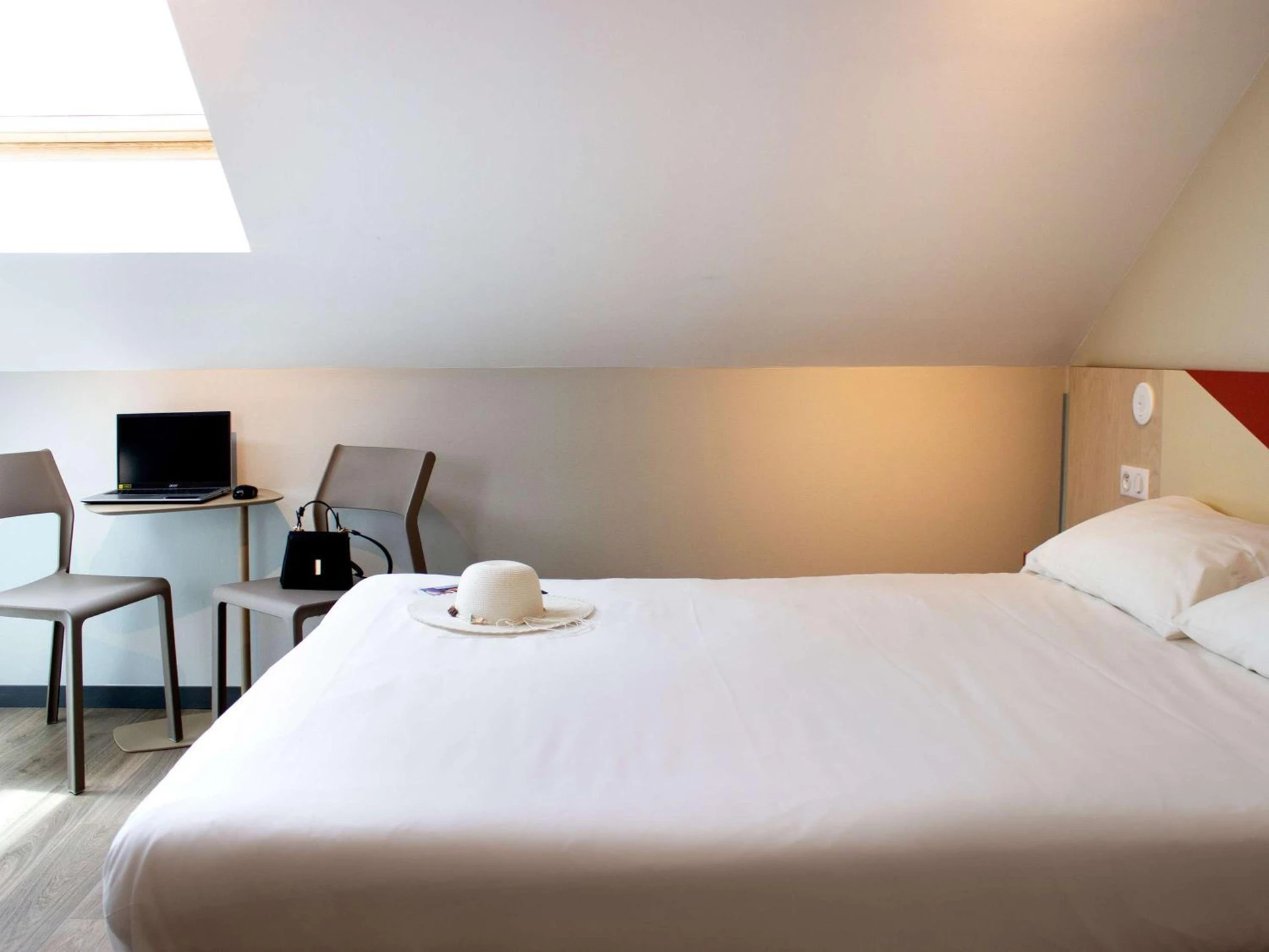 Chambre disponible pour un séminaire d'entreprise à ibis budget Lunel Porte de Camargue - Aimargues