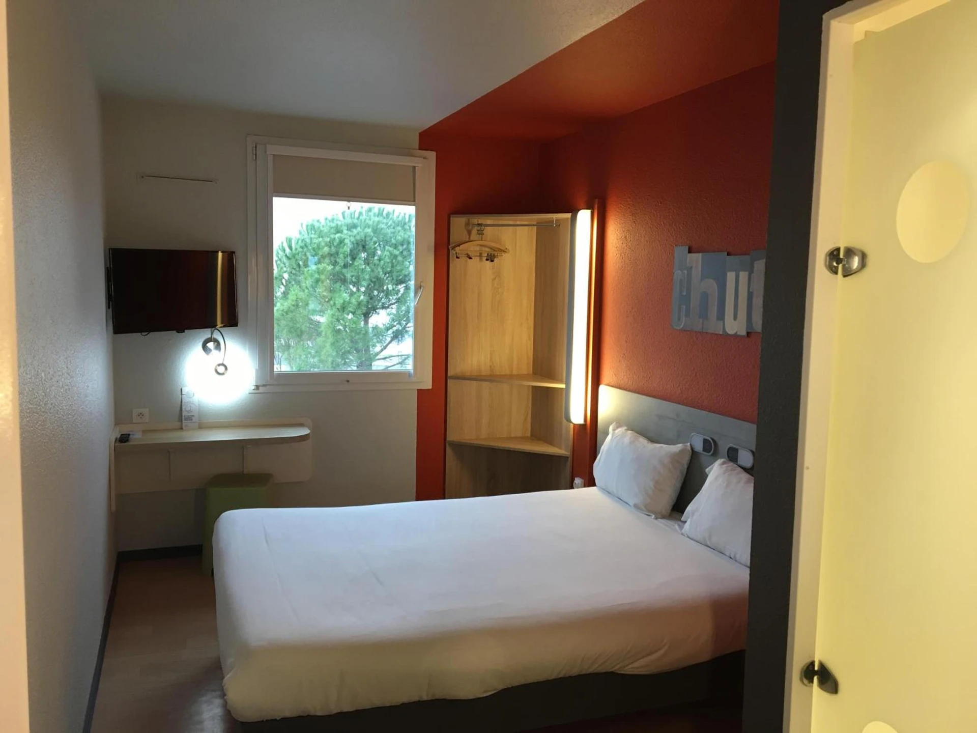 Chambre disponible pour un séminaire d'entreprise à ibis budget Narbonne Est - Narbonne