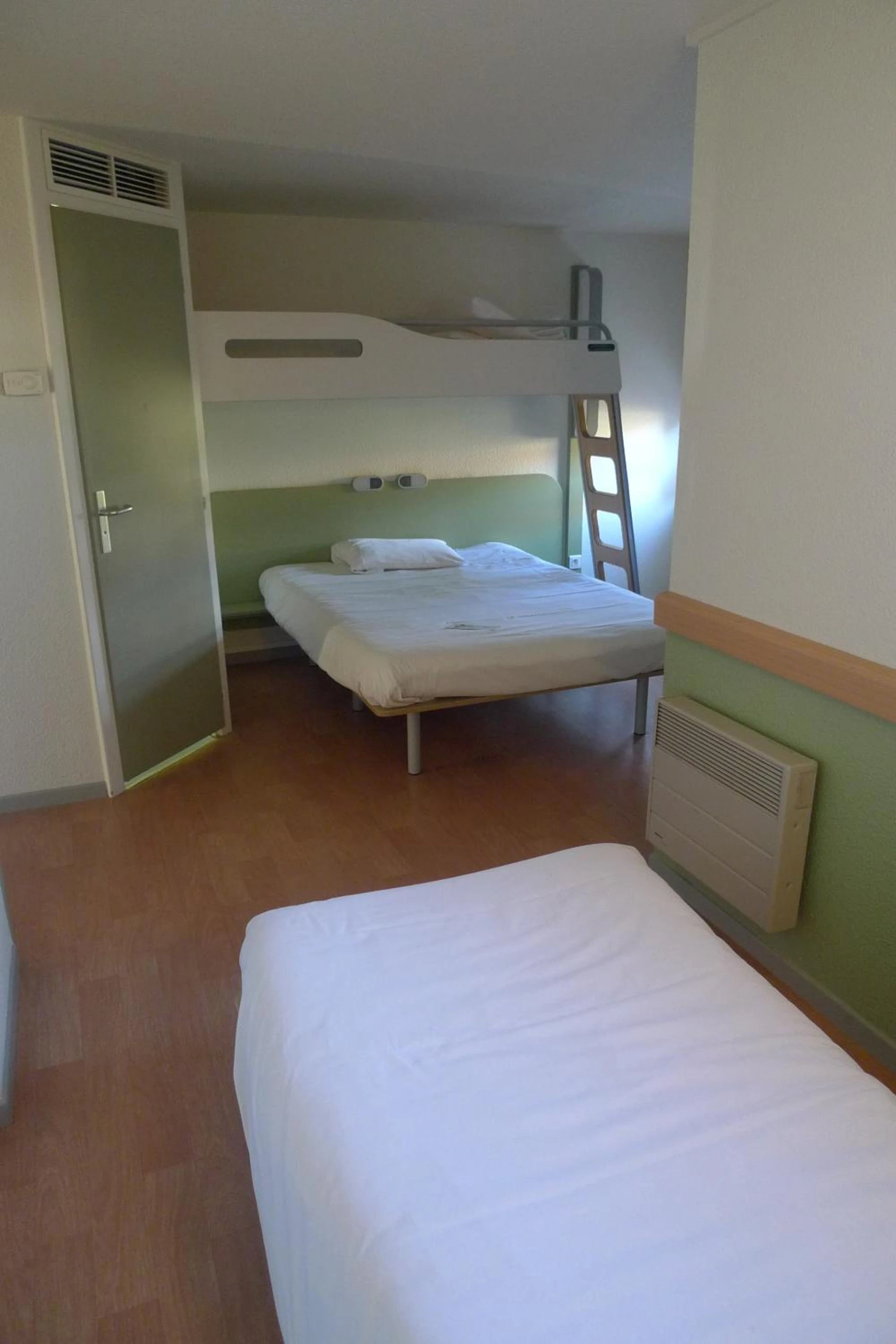 Chambre disponible pour un séminaire d'entreprise à ibis budget Narbonne Sud A9/A61 - Narbonne