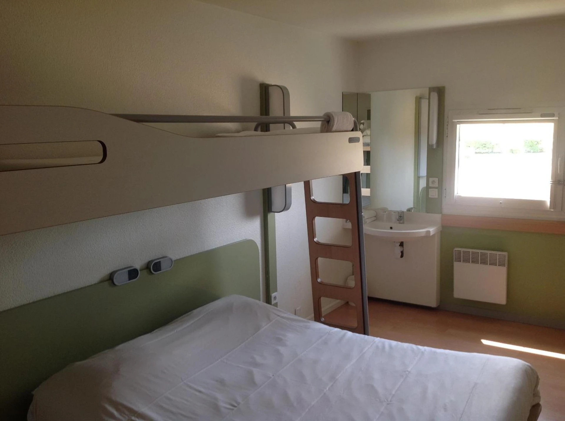 Chambre disponible pour un séminaire d'entreprise à ibis budget Orgeval - Orgeval