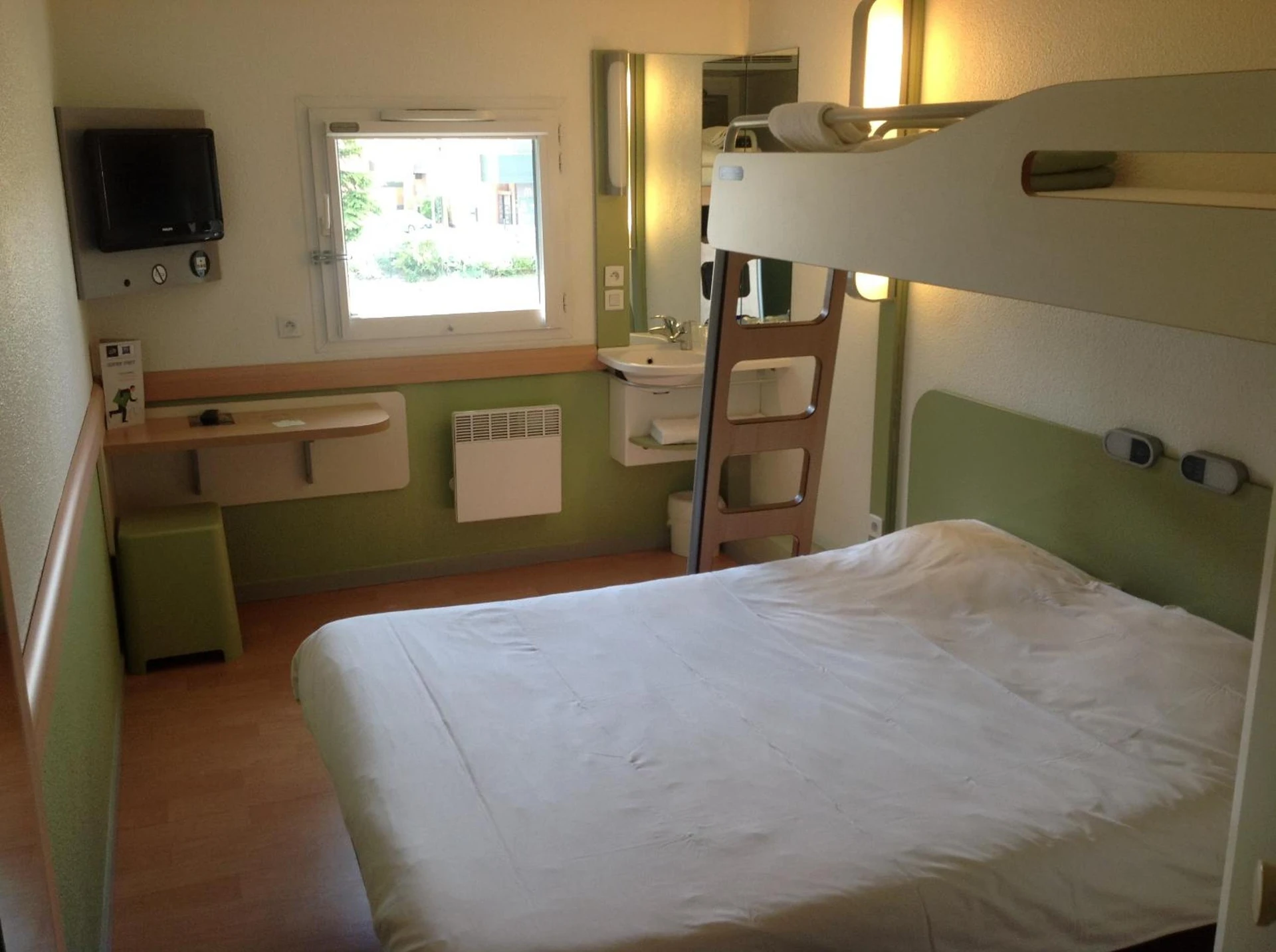 Magnifique chambre pour un séminaire d'entreprise à ibis budget Orgeval - Orgeval