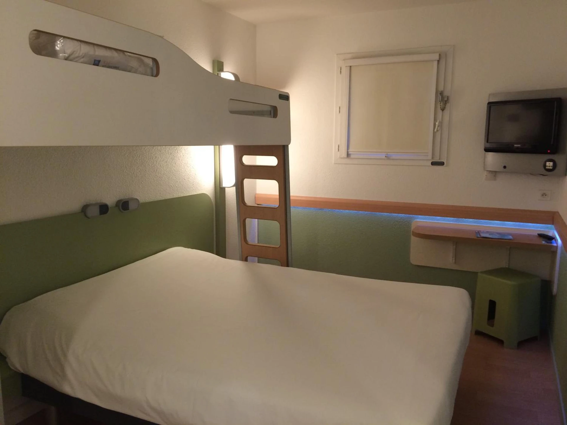 Chambre disponible pour un séminaire d'entreprise à ibis Budget Pau Est - Pau