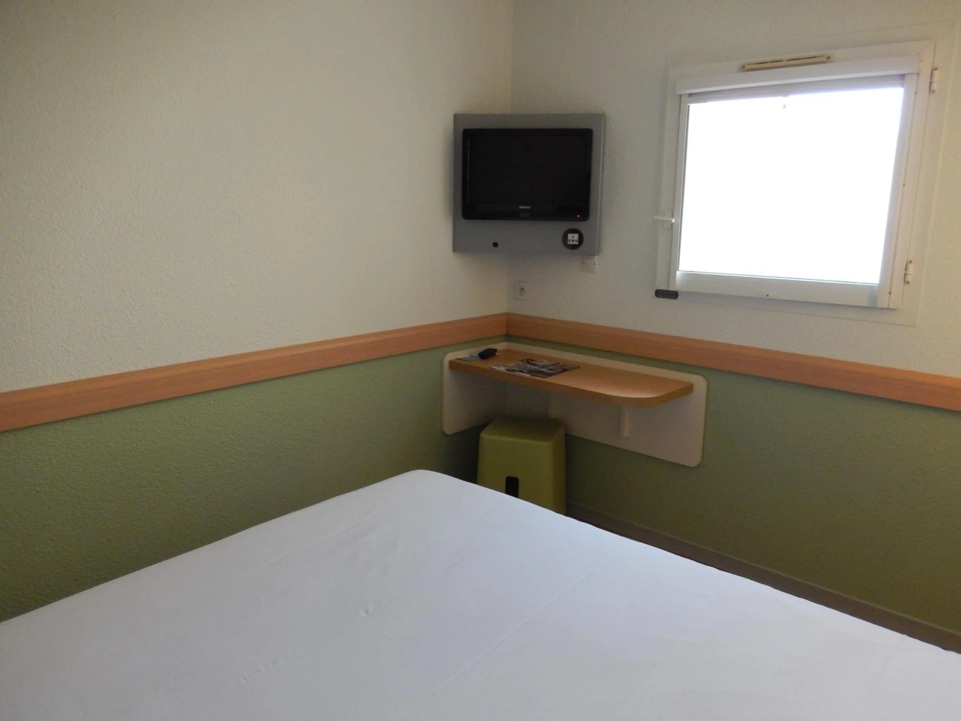 Magnifique chambre pour un séminaire d'entreprise à ibis Budget Pau Est - Pau